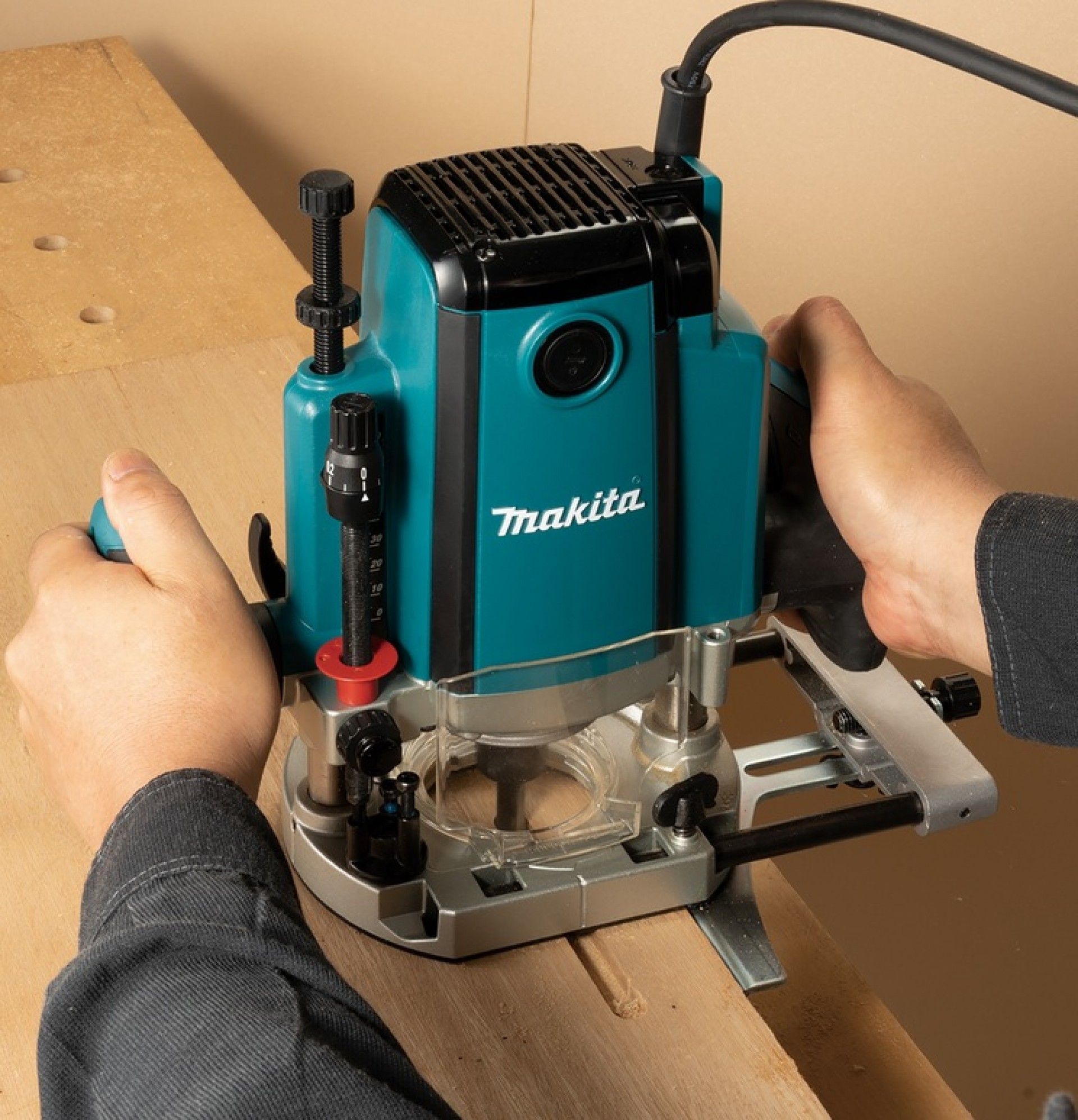 Tupia de superfície refª RP1802X01 MAKITA