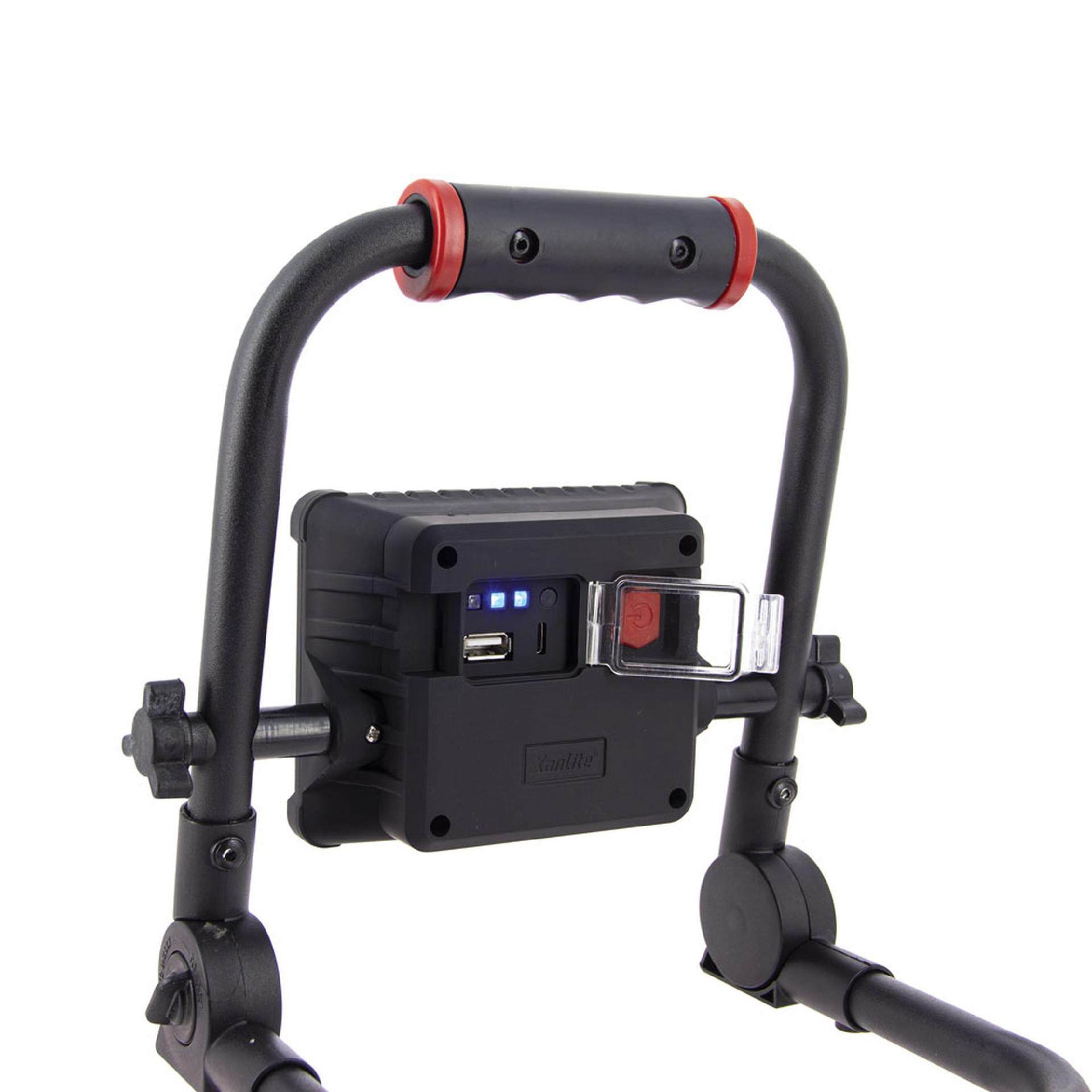 Projetor Led Exterior Recarregável 10W refª EG-PR10WR XANLITE