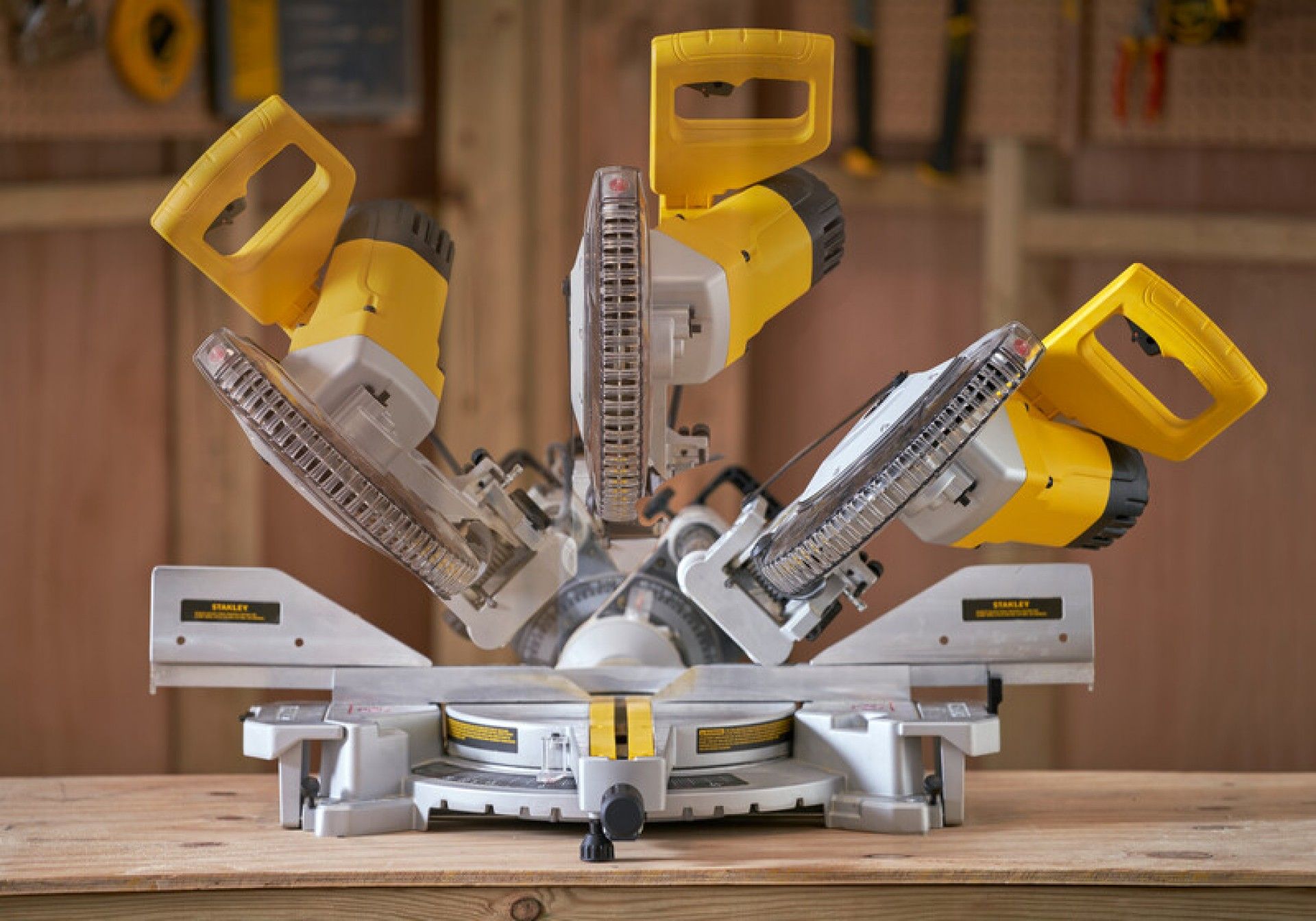 Serra esquadria telescópica 254mm 1800W refª SM1800-QS STANLEY