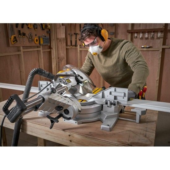 Serra esquadria telescópica 254mm 1800W refª SM1800-QS STANLEY Serra esquadria telescópica 254mm 1800W refª SM1800-QS STANLEY