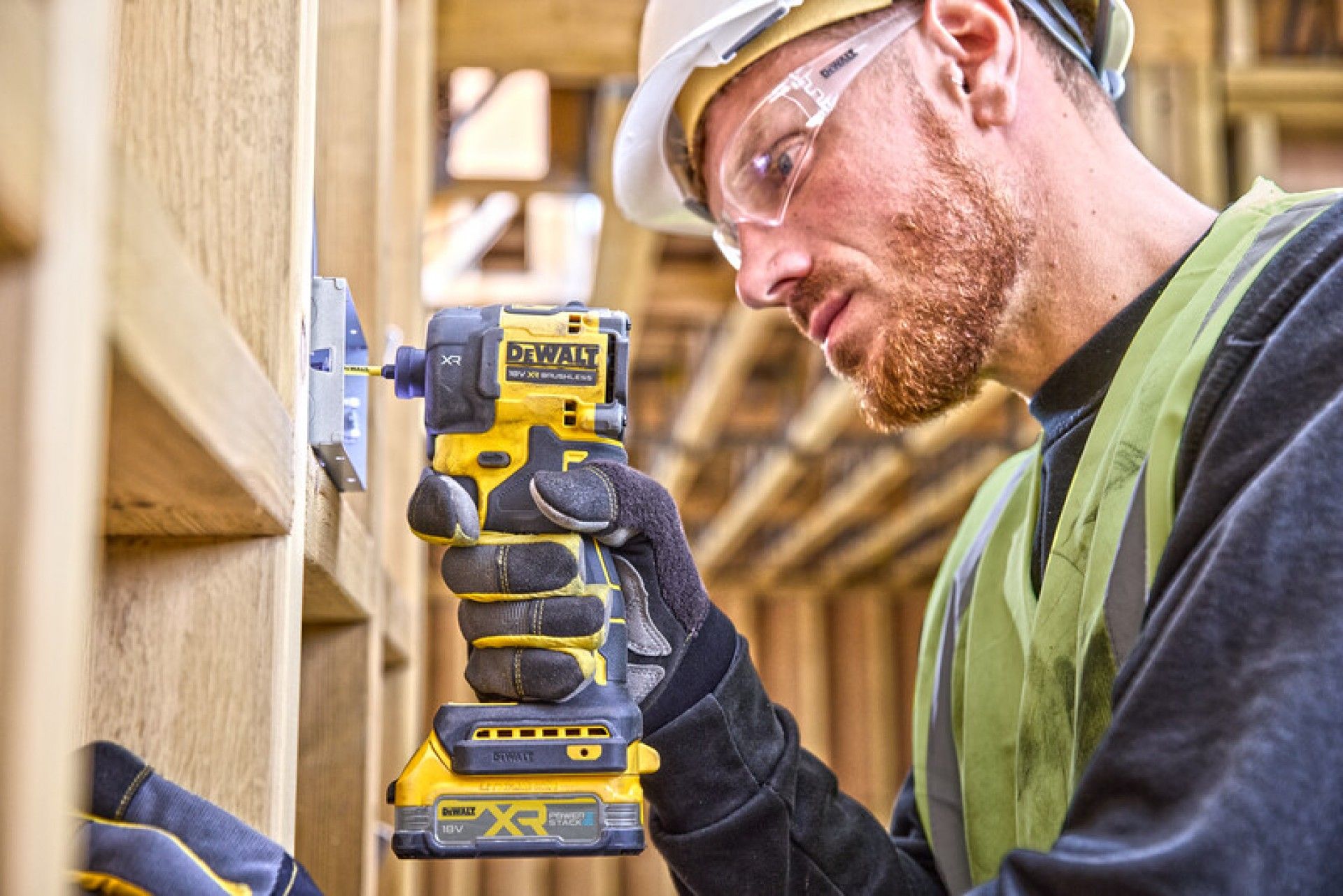 Aparafusadora de Impacto Brushless XR 18V (2)x1.7Ah refª DCF870E2T-QW DEWALT