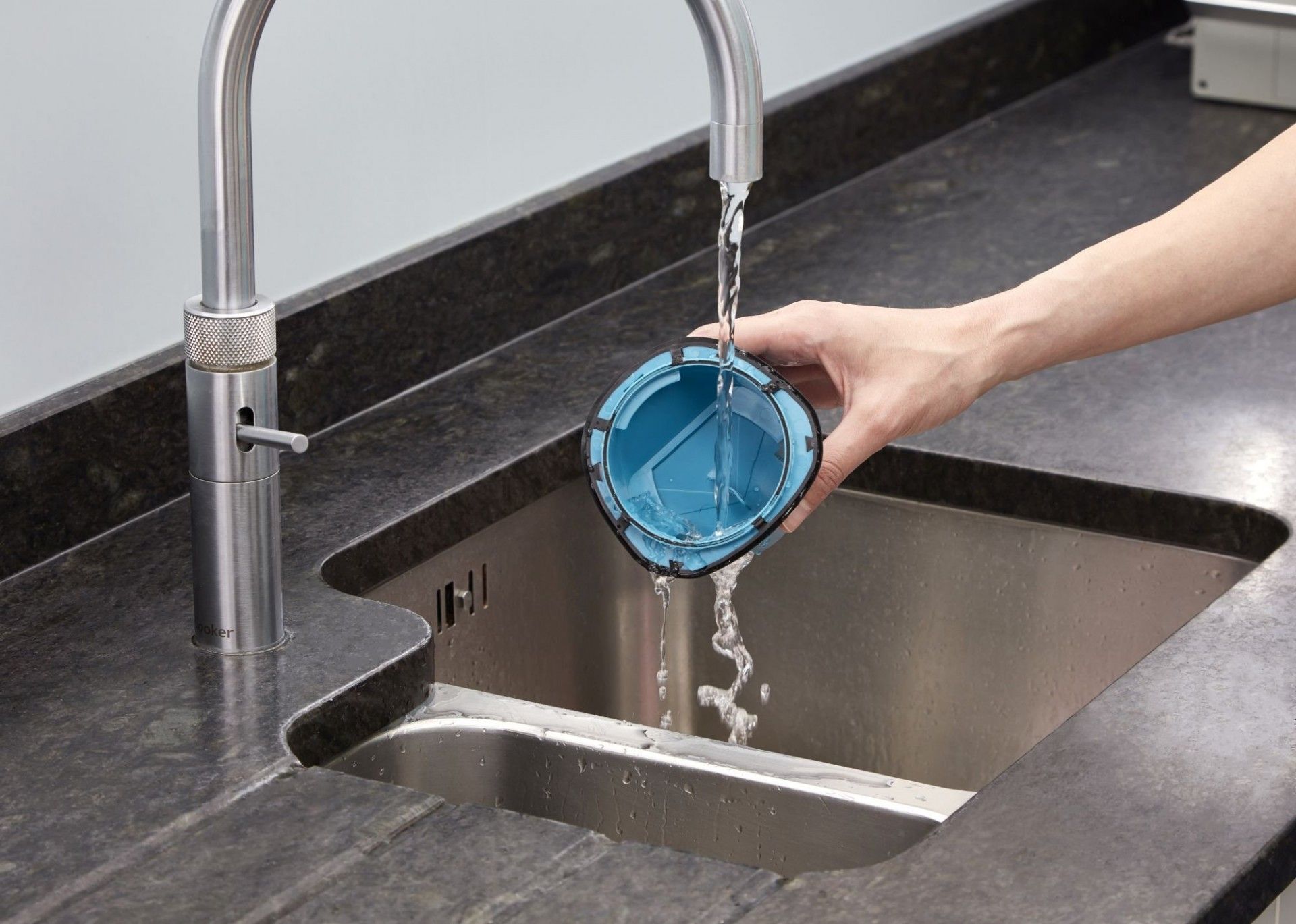 Mini-aspirador de Mão Dustbuster Lítio 7,2V líquidos e sólidos refª WDC215WA BLACK DECKER