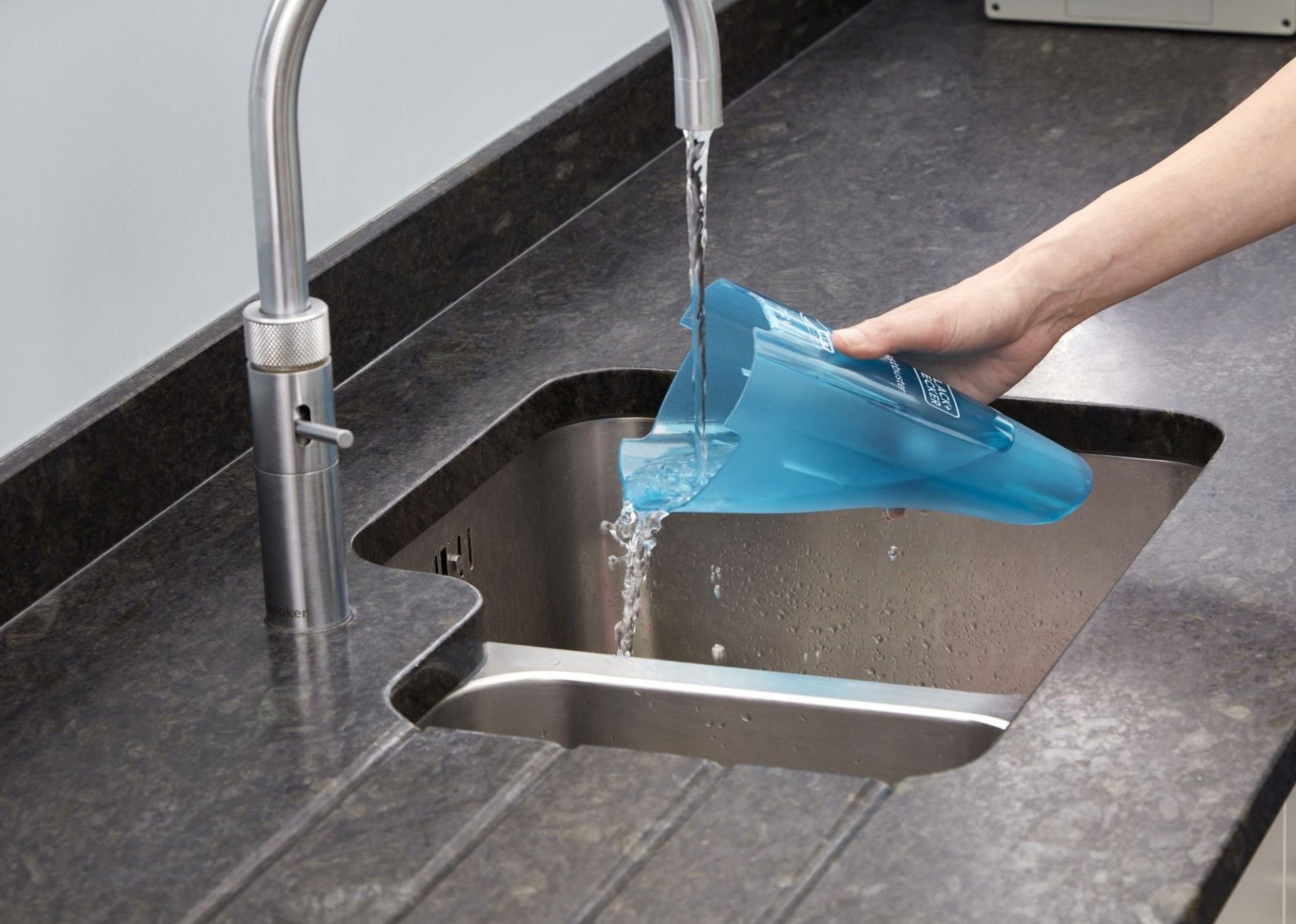 Mini-aspirador de Mão Dustbuster Lítio 3,6V líquidos e sólidos refª WDC115WA BLACK DECKER