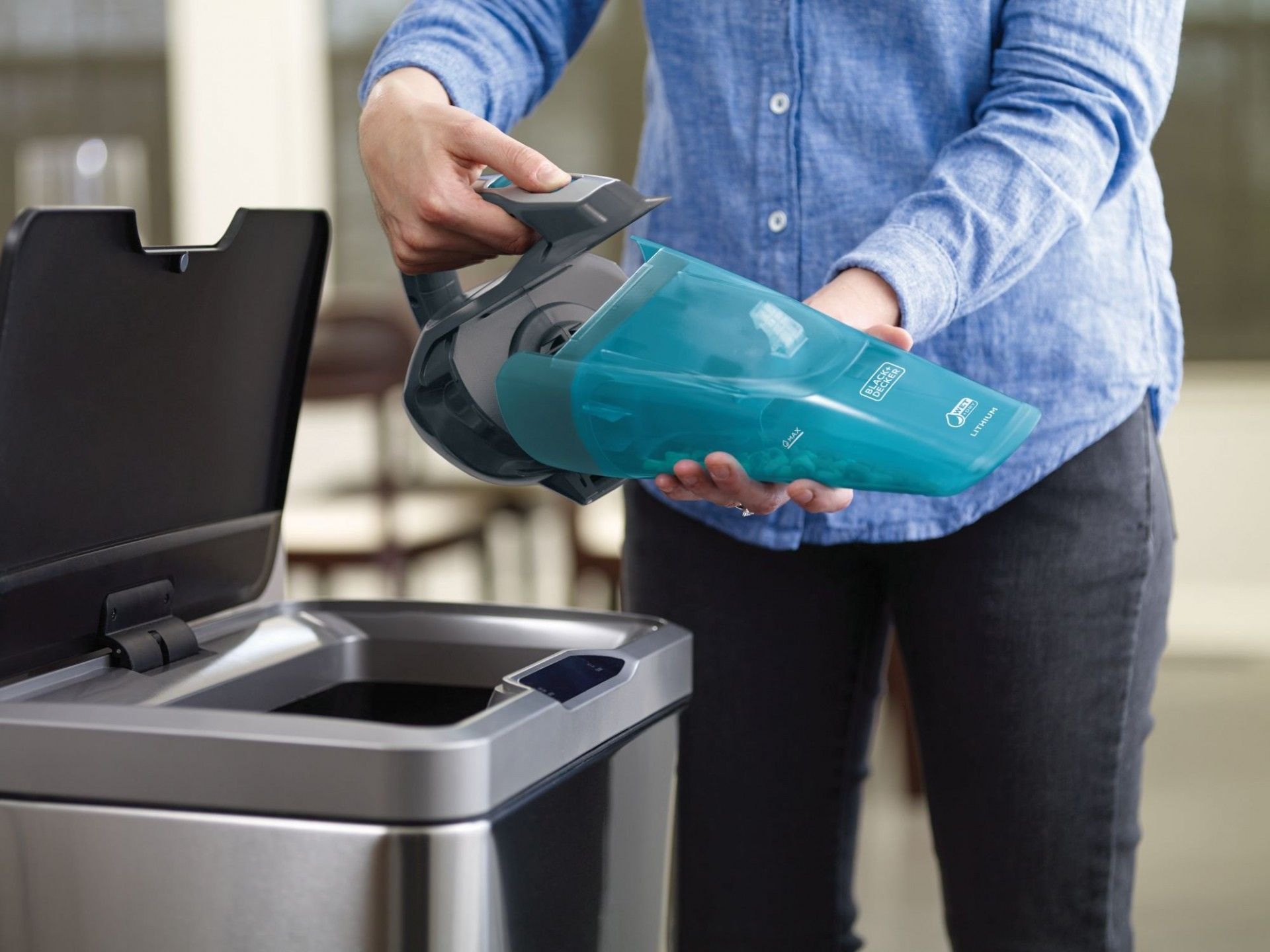 Aspirador Dustbuster Lítio 21.6Wh Sólidos e Líquidos refª WDA320J BLACK DECKER