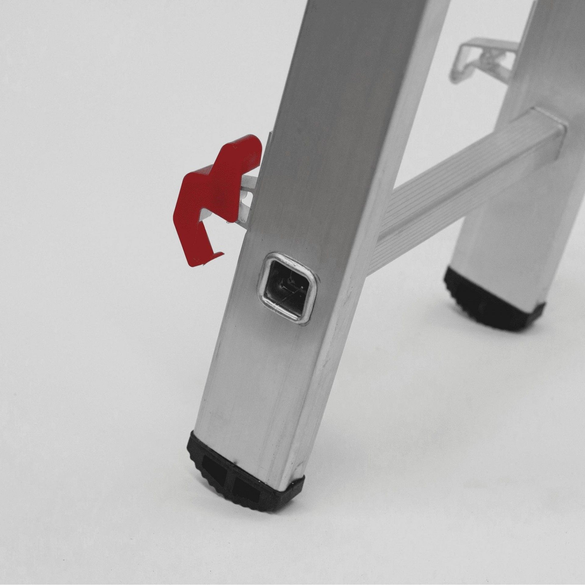 Escada tripla degrau quadrado 3x3,5 m refª VIETQ35 VITO