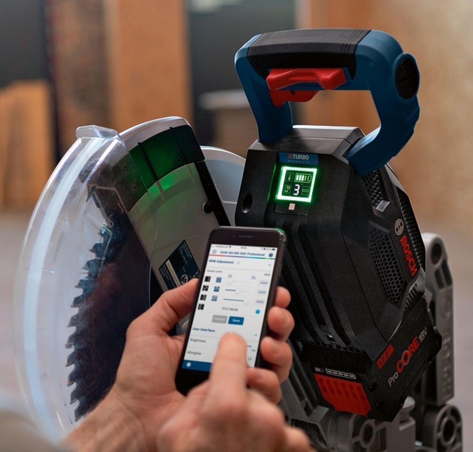 Serra de cortes transversais e de meia esquadria sem fio BITURBO GCM 18V-305 GDC refª 0601B43001 BOS