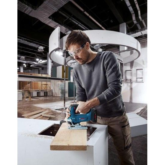 Serra vertical sem fio GST 18V-125 B Professional refª 06015B3000 BOSCH Serra vertical sem fio GST 18V-125 B Professional refª 06015B3000 BOSCH