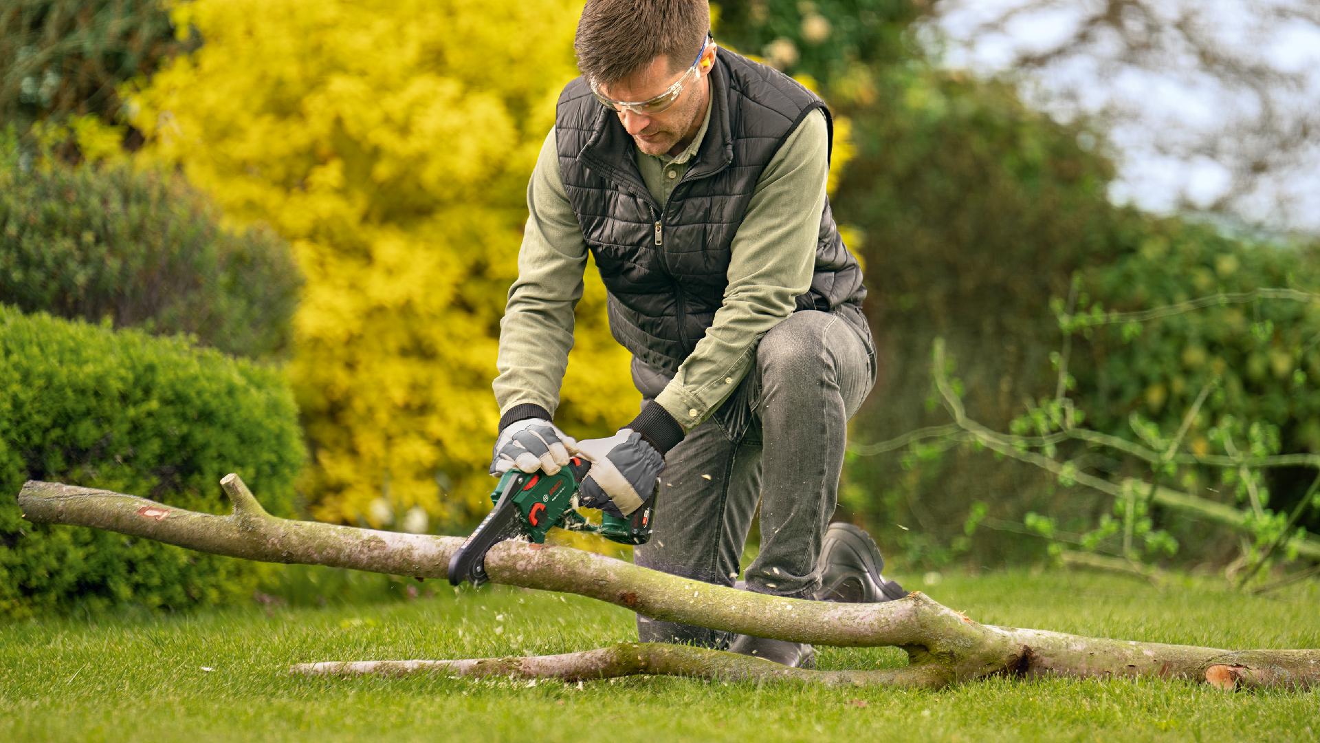 Eletrosserra sem fio EasyChain 18V-15-7 refª 06008B8900 BOSCH