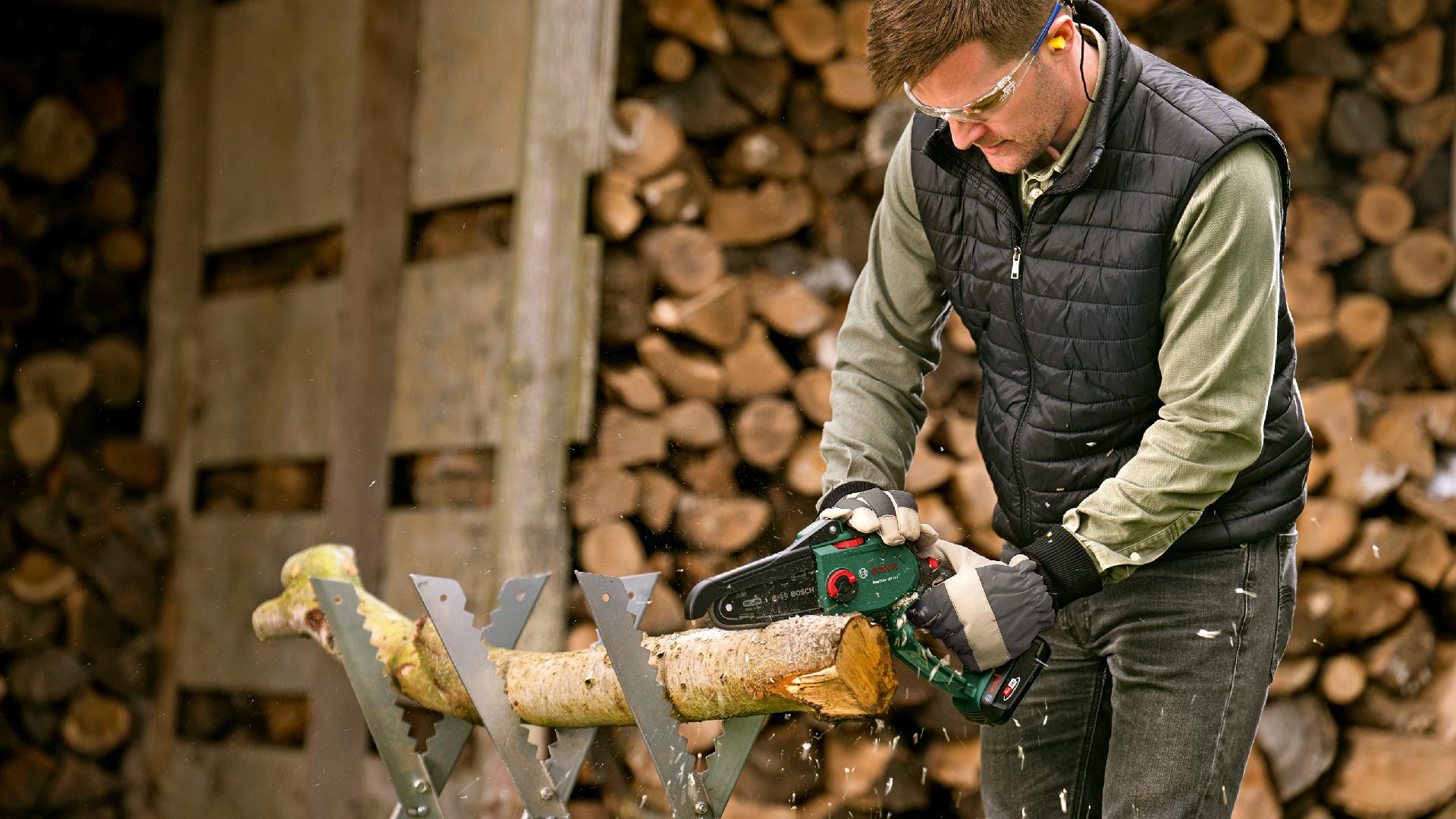 Eletrosserra sem fio EasyChain 18V-15-7 refª 06008B8900 BOSCH