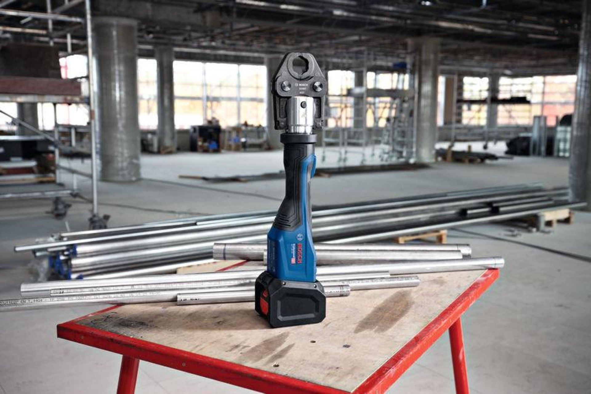 Ferramenta de prensagem sem fio GPT 18V-32 Professional refª 06019M2100 BOSCH