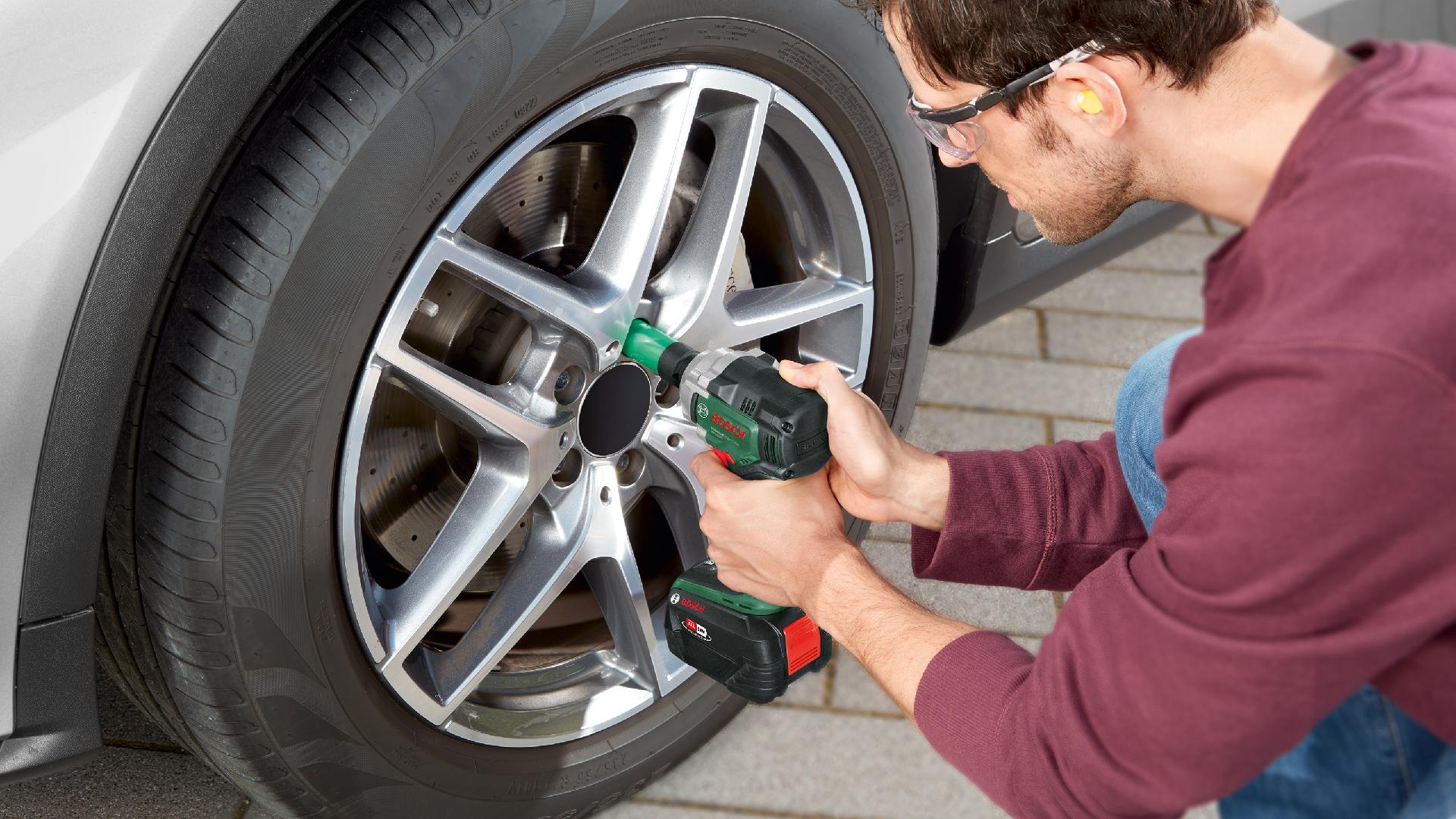 Chave de impacto sem fio UniversalImpactDrive 18V-350 refª 0603980304 BOSCH