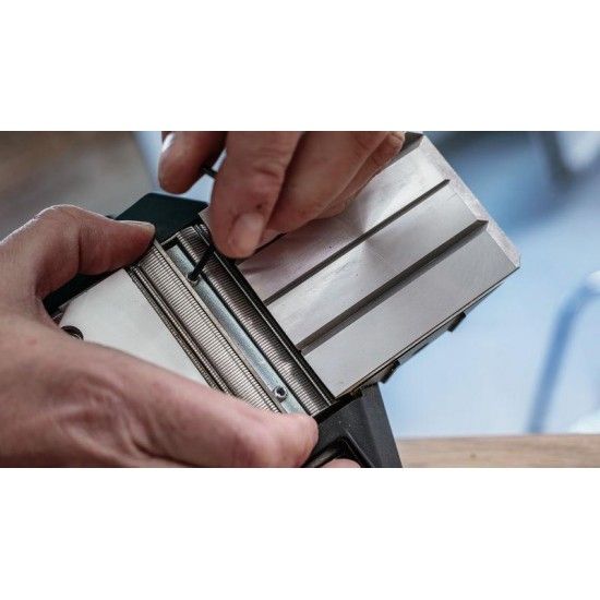 Lamina Plaina Planer Knife, 82 x 5.5 x 1.1 mm refª 2608635903 BOSCH Lamina Plaina Planer Knife, 82 x 5.5 x 1.1 mm refª 2608635903 BOSCH