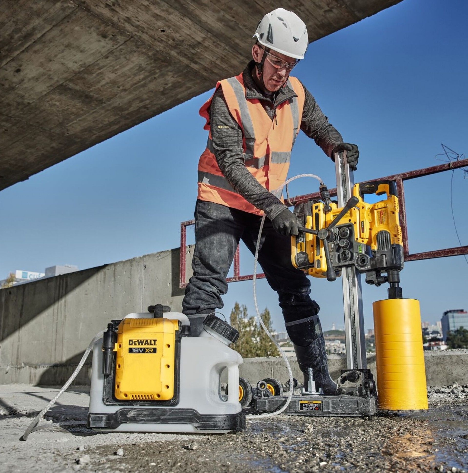 Tanque de Água c/bomba 15L 18V XR sem carregador/ bateria refª DCE6820N-XJ DEWALT