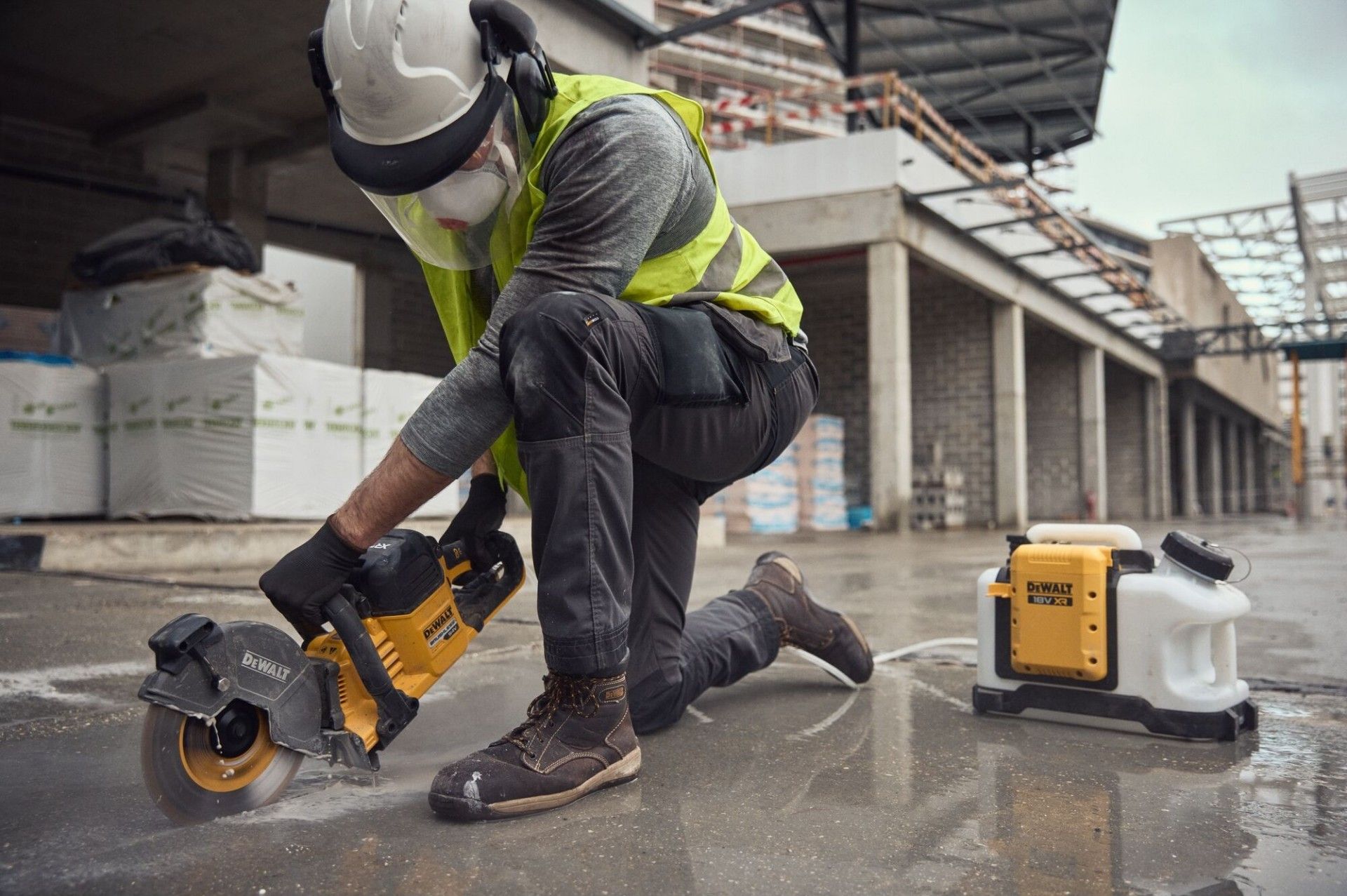 Tanque de Água c/bomba 15L 18V XR sem carregador/ bateria refª DCE6820N-XJ DEWALT