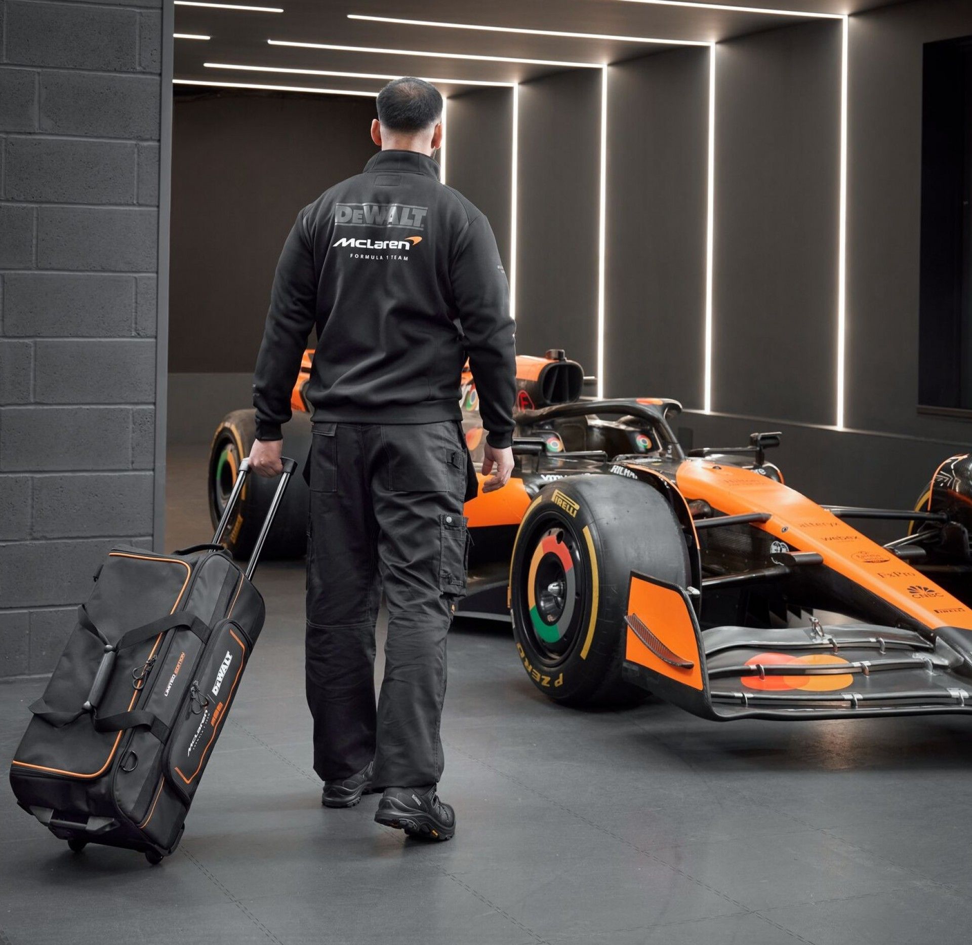 Mala longa c/rodas McLaren edition refª DWST83522-9 DEWALT