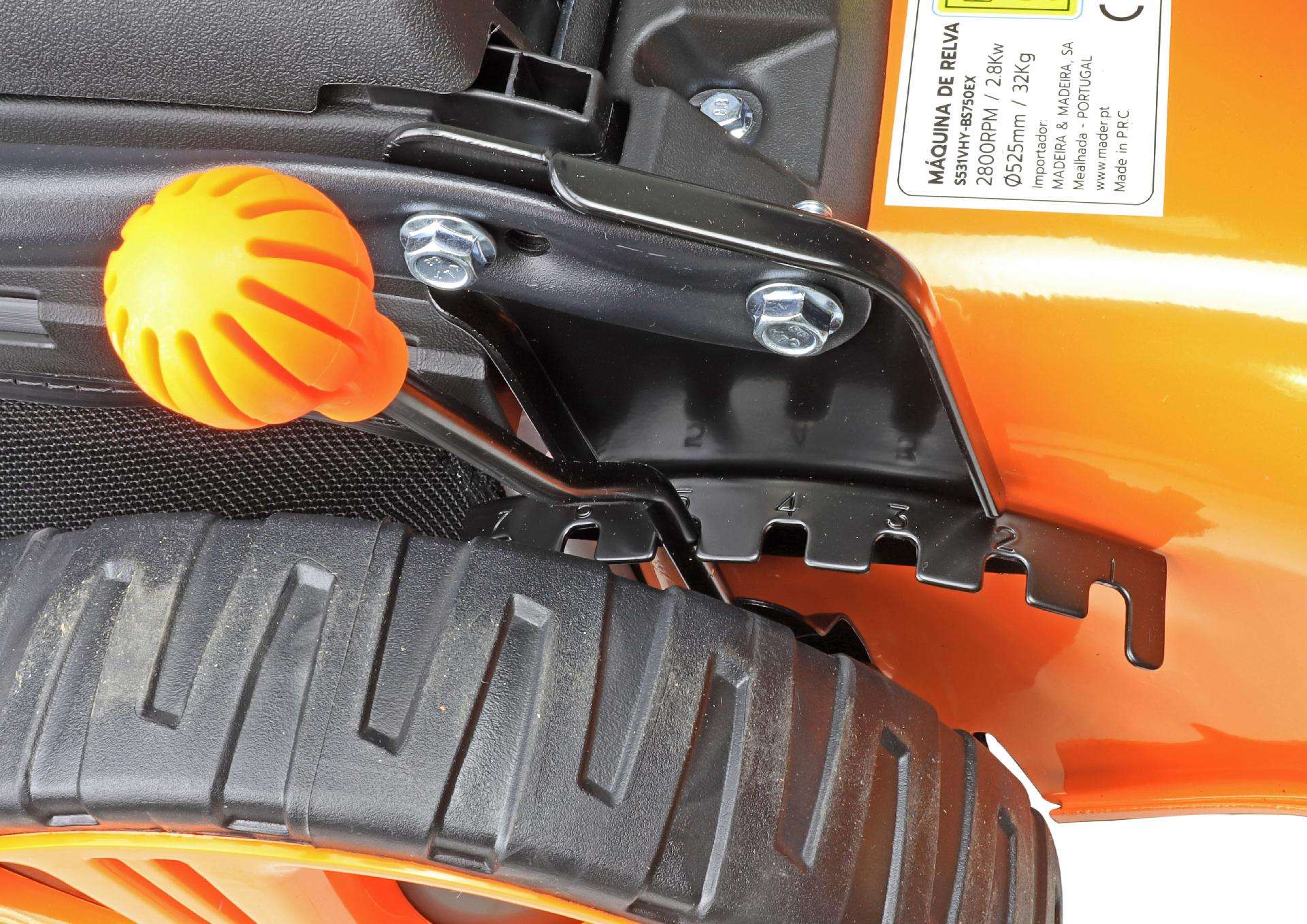 Corta-relvas c/tração 161cc, 525mm, B&S ref. 57423 MADER