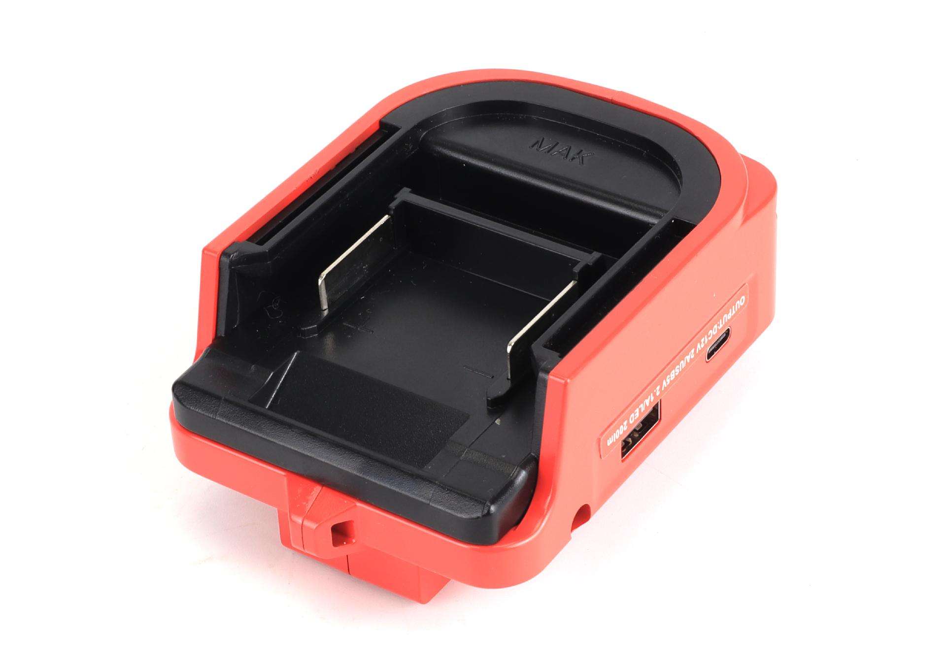 Adaptador com Lanterna, USB A + C, 18V - MADER POWER® ref. 74018 MADER