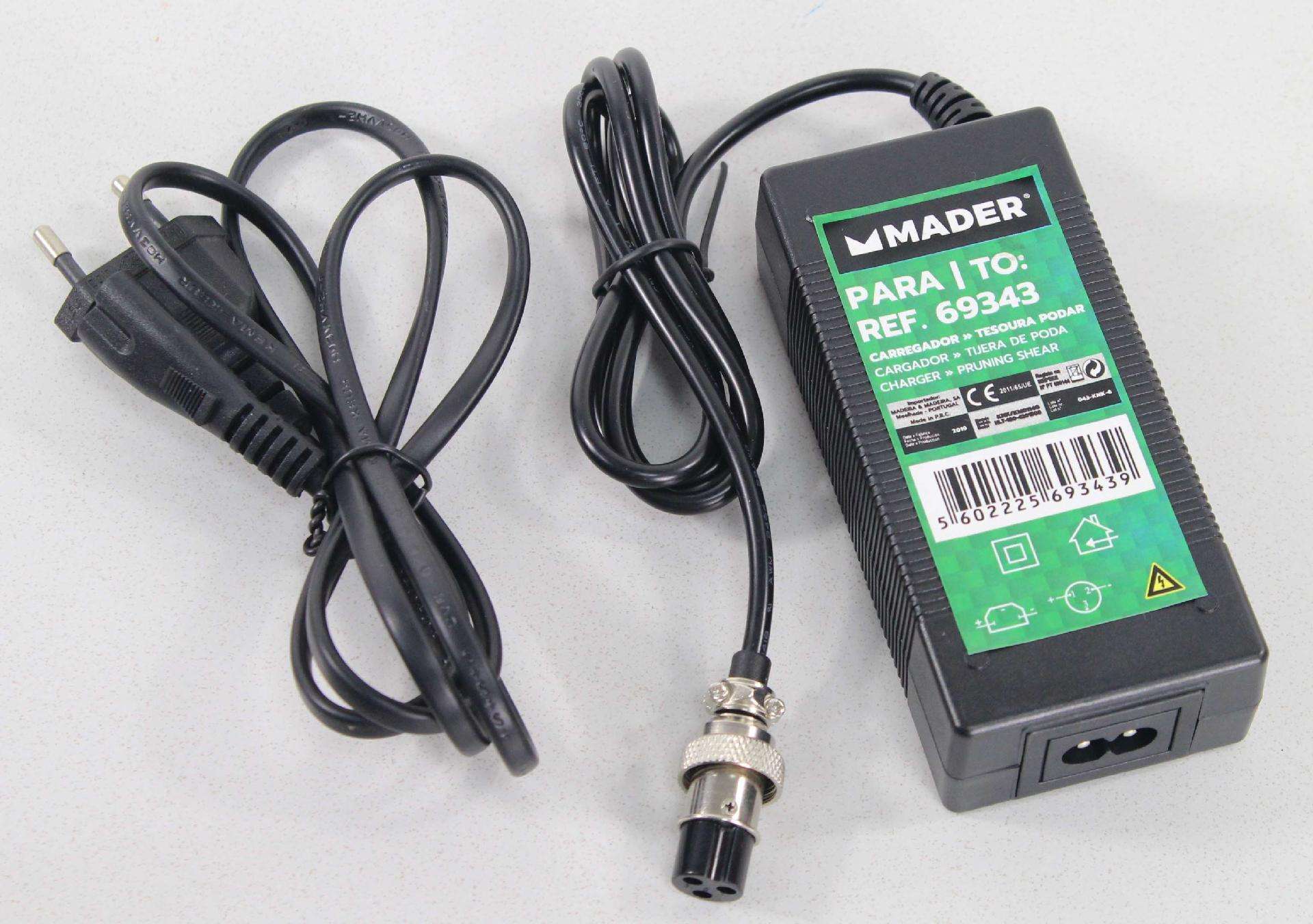 Tesoura de Podar Elétrica Extensível, a Bateria 300W refª 69343 MADER