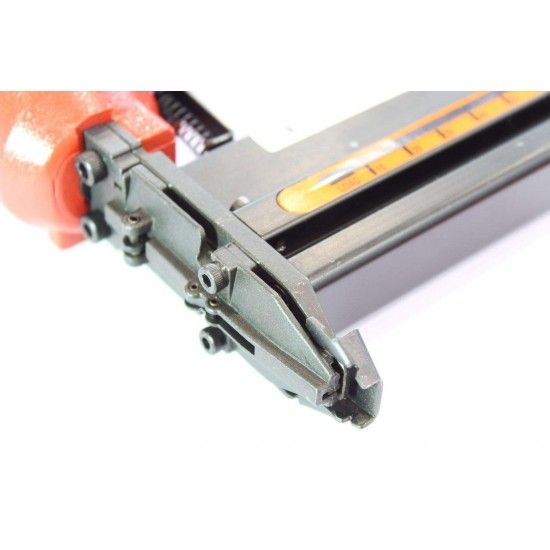 Máquina Pregar/Agrafar Pneumática, 32mm, 100psi refª 63700 MADER Máquina Pregar/Agrafar Pneumática, 32mm, 100psi refª 63700 MADER