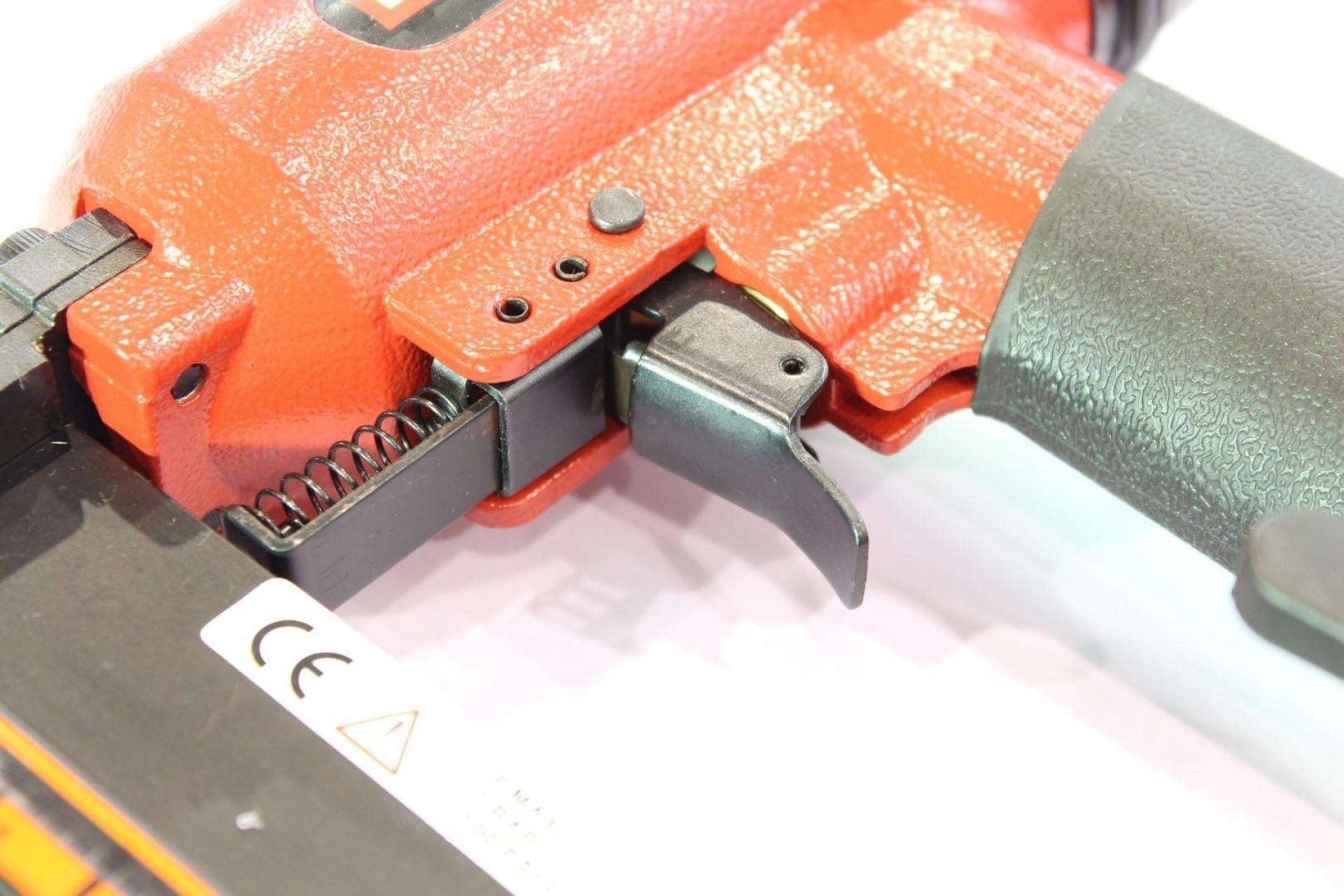 Máquina Pregar/Agrafar Pneumática, 32mm, 100psi refª 63700 MADER