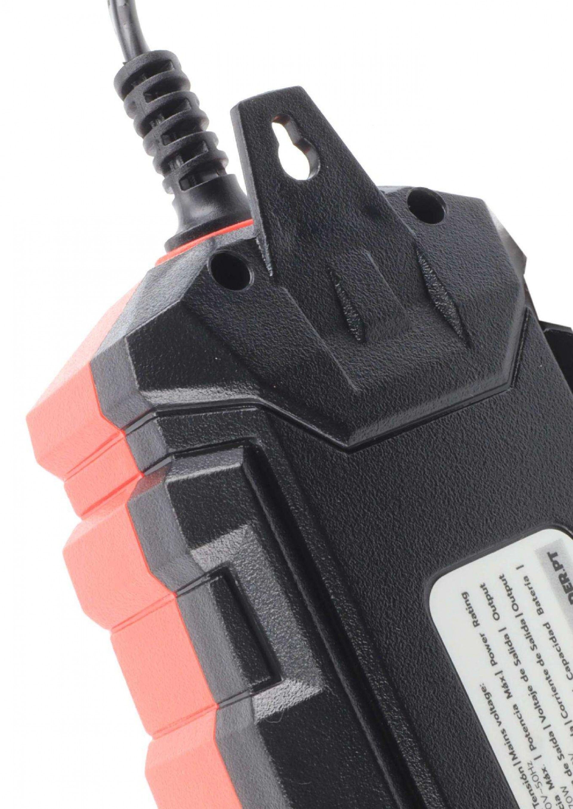 Carregador de Baterias, Inteligente, 4A, 6-12V refª 63556 MADER