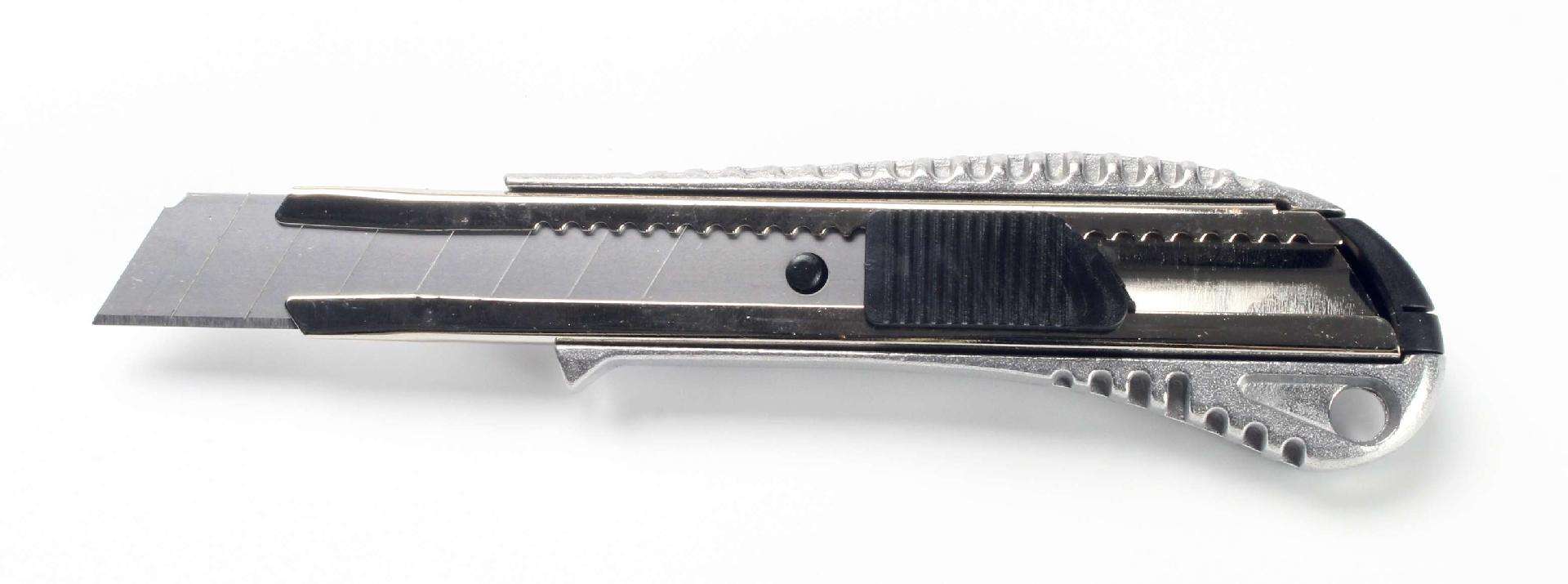 X-Ato / Faca Alcatifa, Alumínio, 18mm refª 61246 MADER