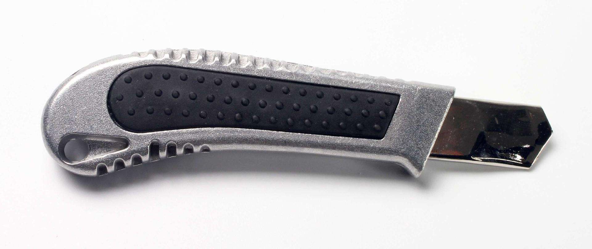 X-Ato / Faca Alcatifa, Alumínio, 18mm refª 61246 MADER