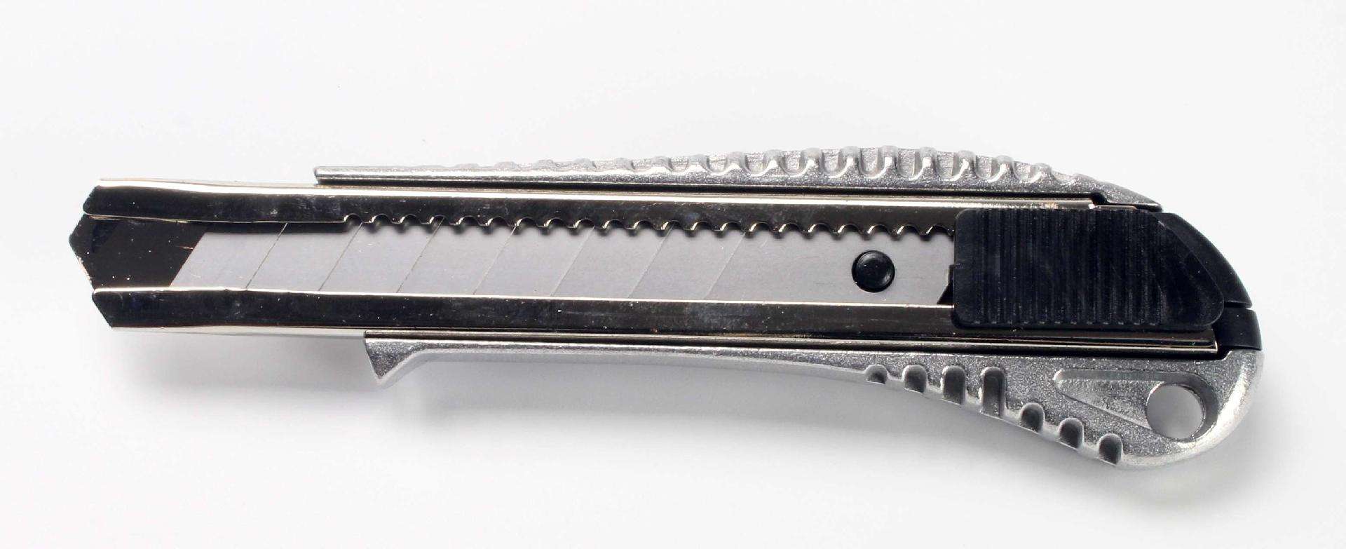 X-Ato / Faca Alcatifa, Alumínio, 18mm refª 61246 MADER