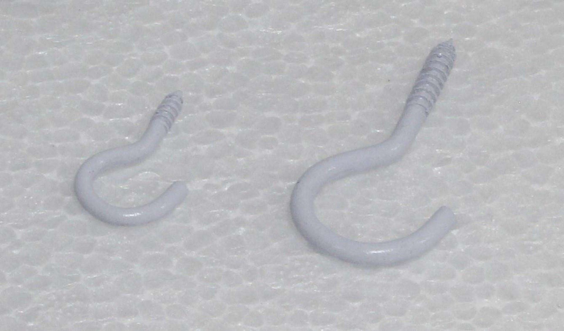 Camarão Aberto com Rosca, Galvanizado e Pintado, 50mm, 6Un refª 60461 MADER