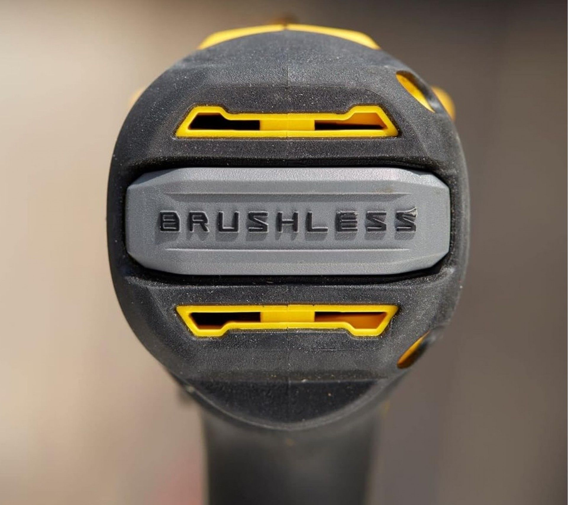 Kit Aparafusadora c/percussão + Martelo Sds-Plus V20-18V refª SFMCK216MDS-QW STANLEY