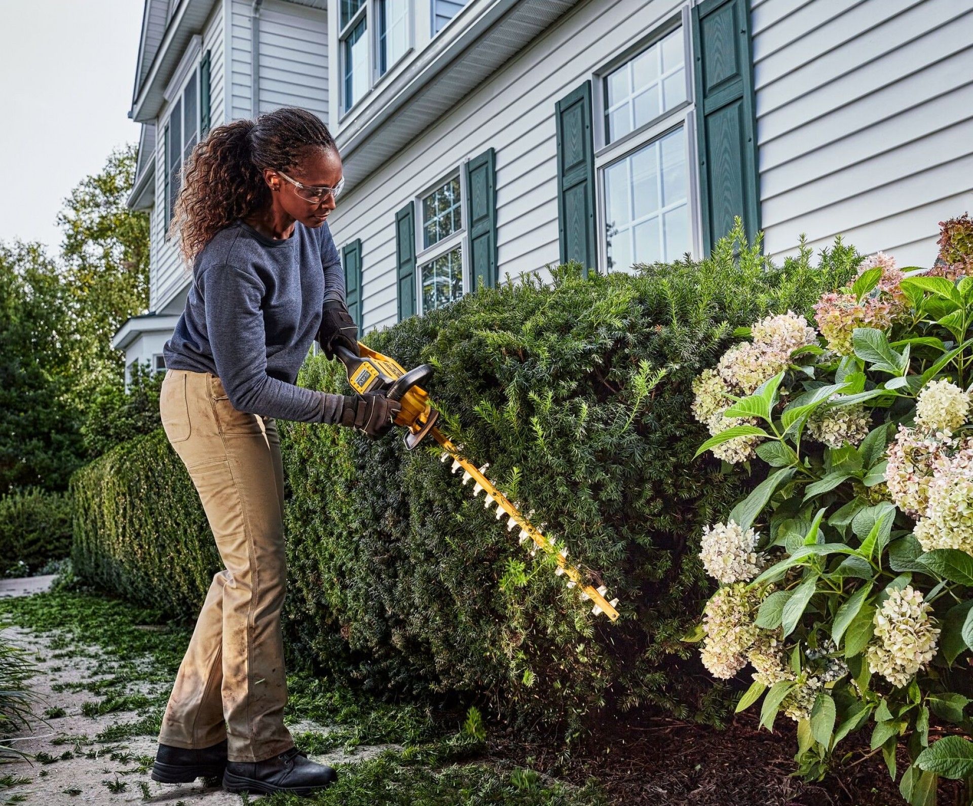 Corta-sebes 54v 65cm 1 bateria 9.0Ah refª DCMHT573X1-QW DEWALT