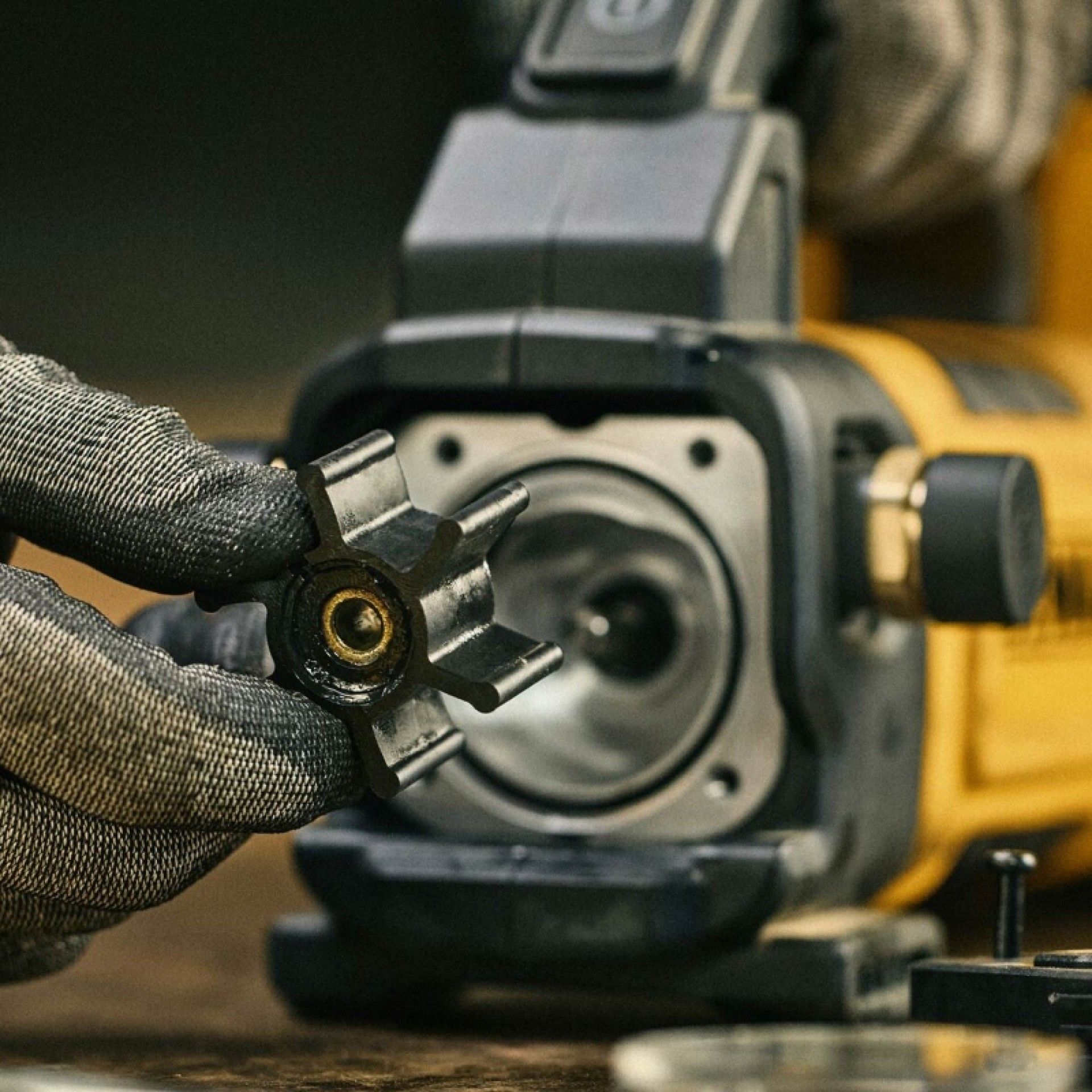 Bomba transfega brushless XR FLEXVOLT 18V refª DCE050N-XJ DEWALT