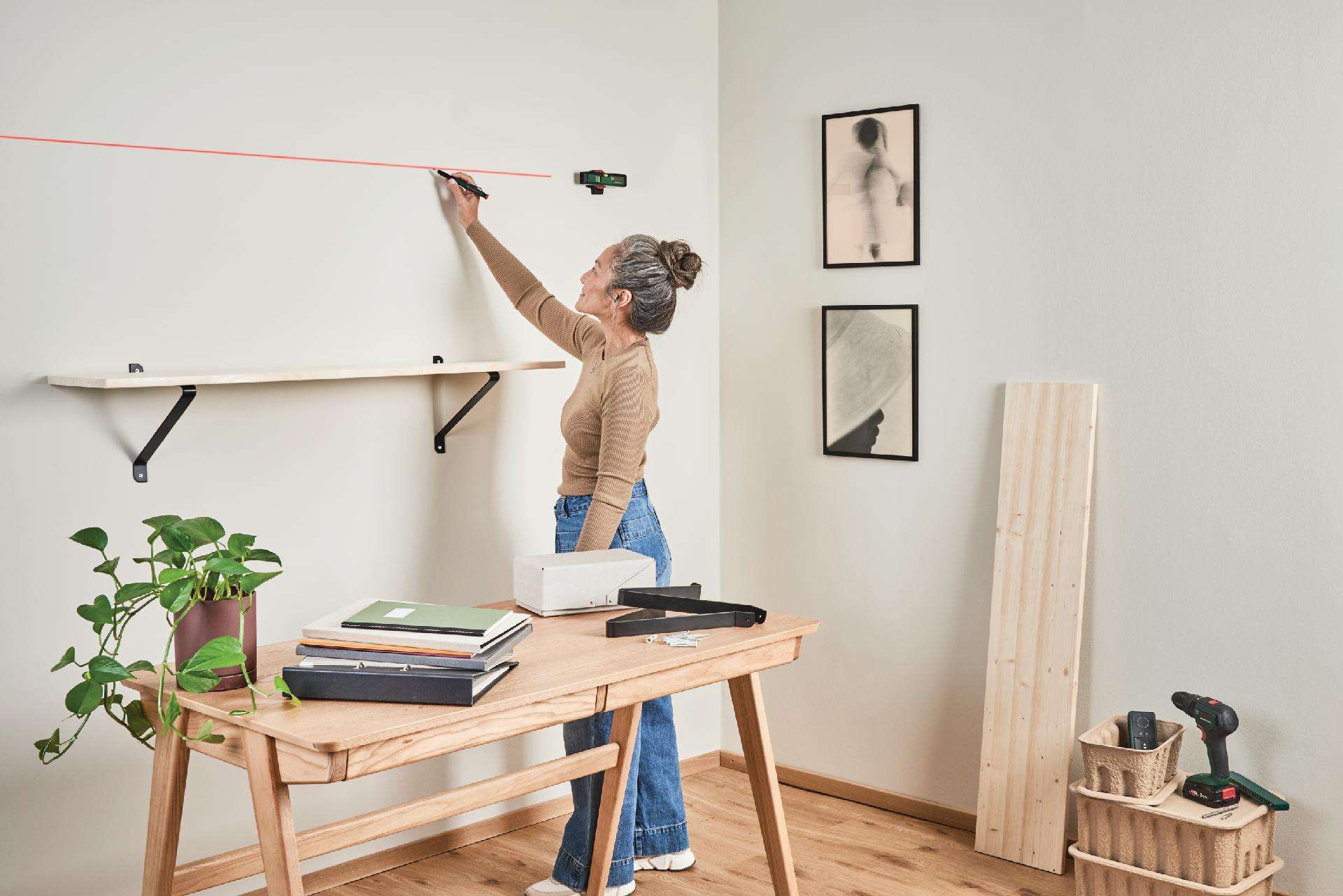 Nível laser de linhas UniversalWallLevel refª 0603663J00 BOSCH