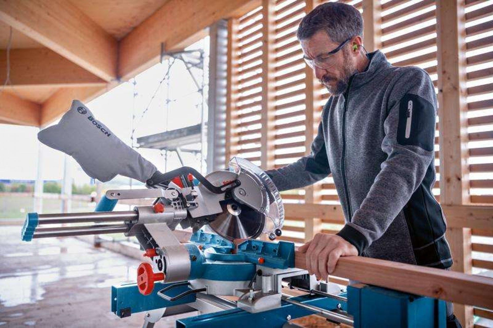 Serra meia esquadria sem fio BITURBO GCM 18V-254 D Professional refª 0601B51100 BOSCH