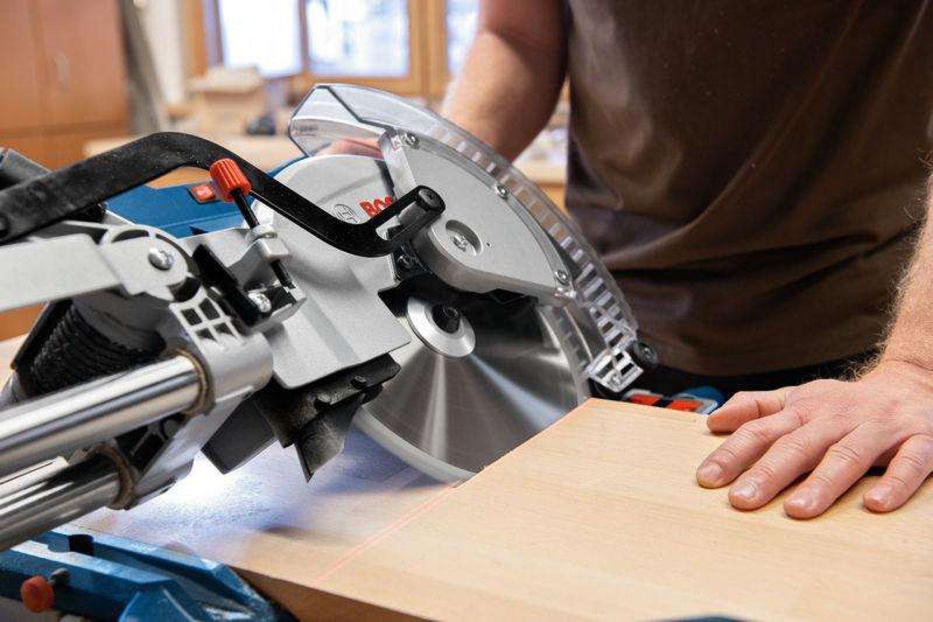 Serra meia esquadria GCM 305-254 D Professional 1500w refª 0601B49100 BOSCH