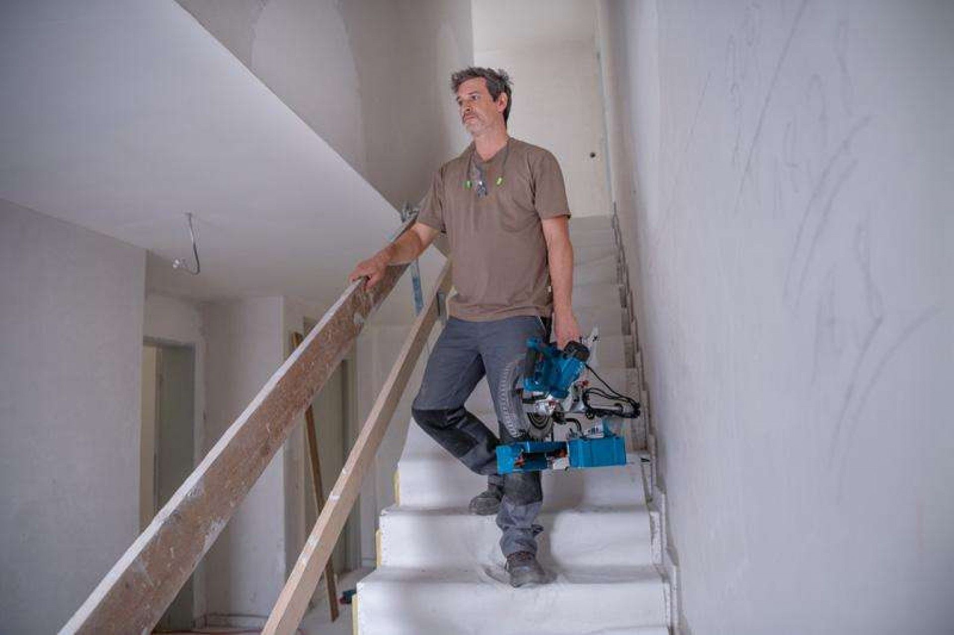 Serra meia esquadria GCM 305-216 D Professional 1200w refª 0601B49000 BOSCH