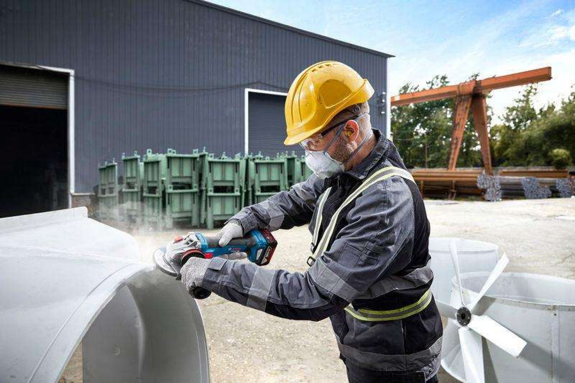 Rebarbadora sem fio GWS 18V-11 S 1 bateria 5,0Ah + L-Boxx refª 06019N4003 BOSCH