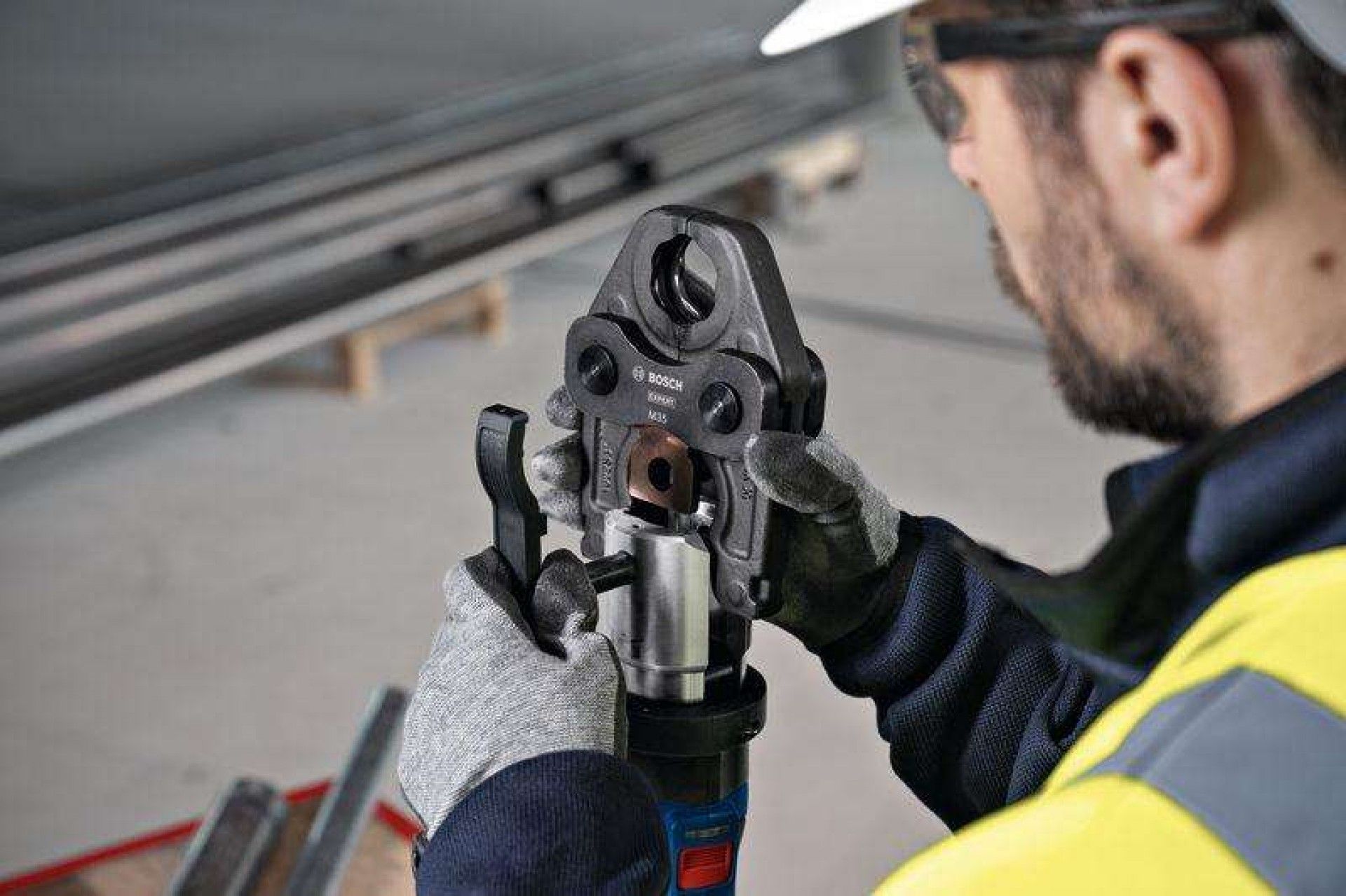 Ferramenta de prensagem sem fio GPT 18V-32 Professional refª 06019M2104 BOSCH