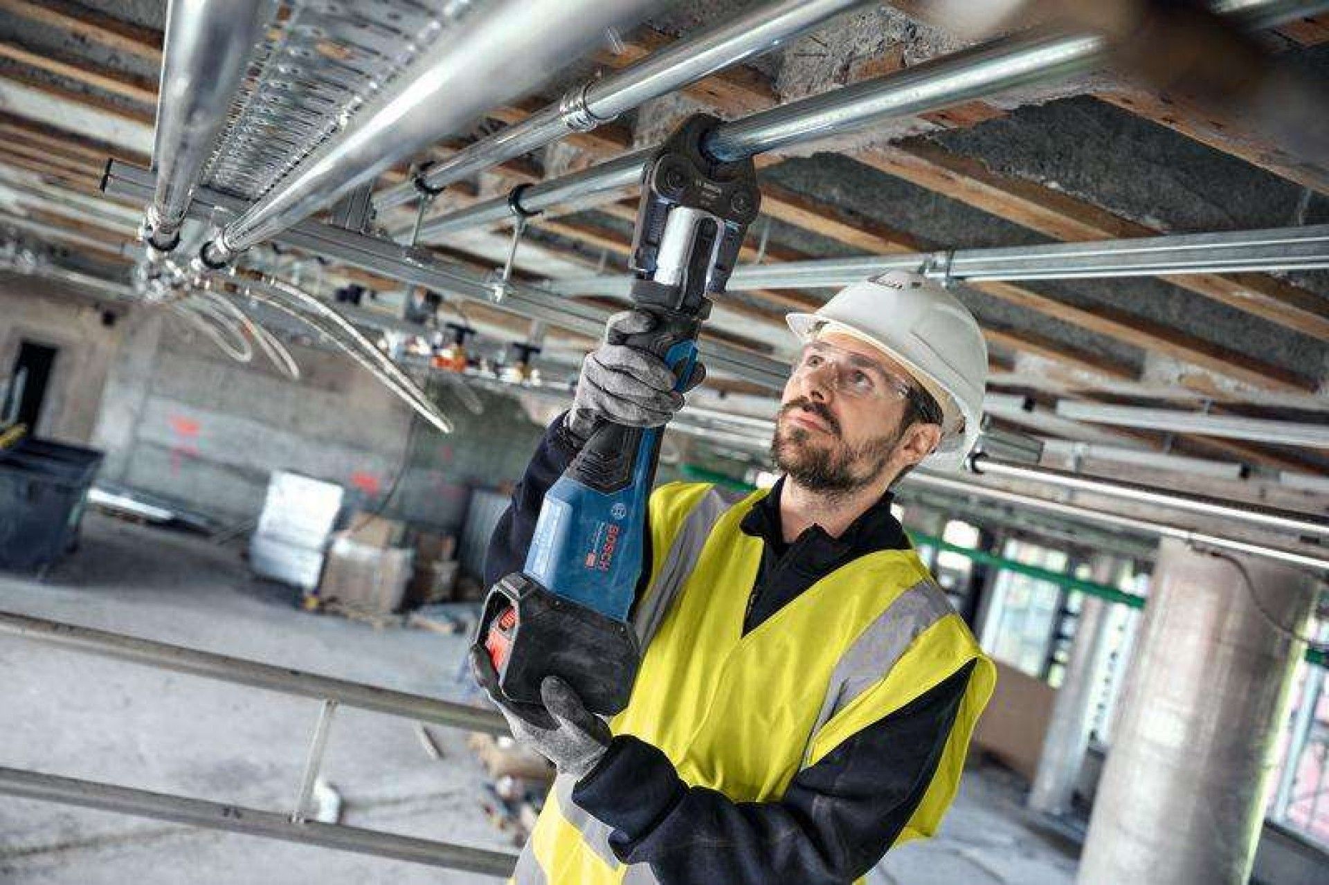 Ferramenta de prensagem sem fio GPT 18V-32 Professional refª 06019M2102 BOSCH