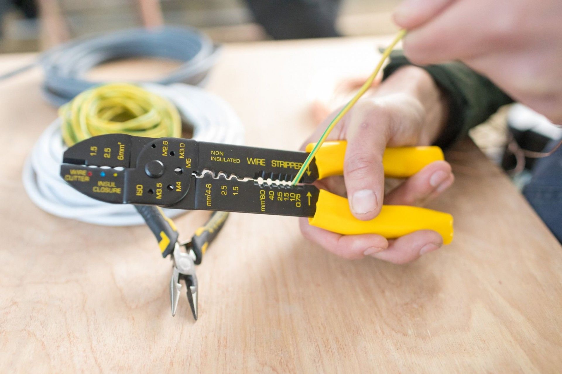 Alicate para terminais refª STHT0-75414 STANLEY