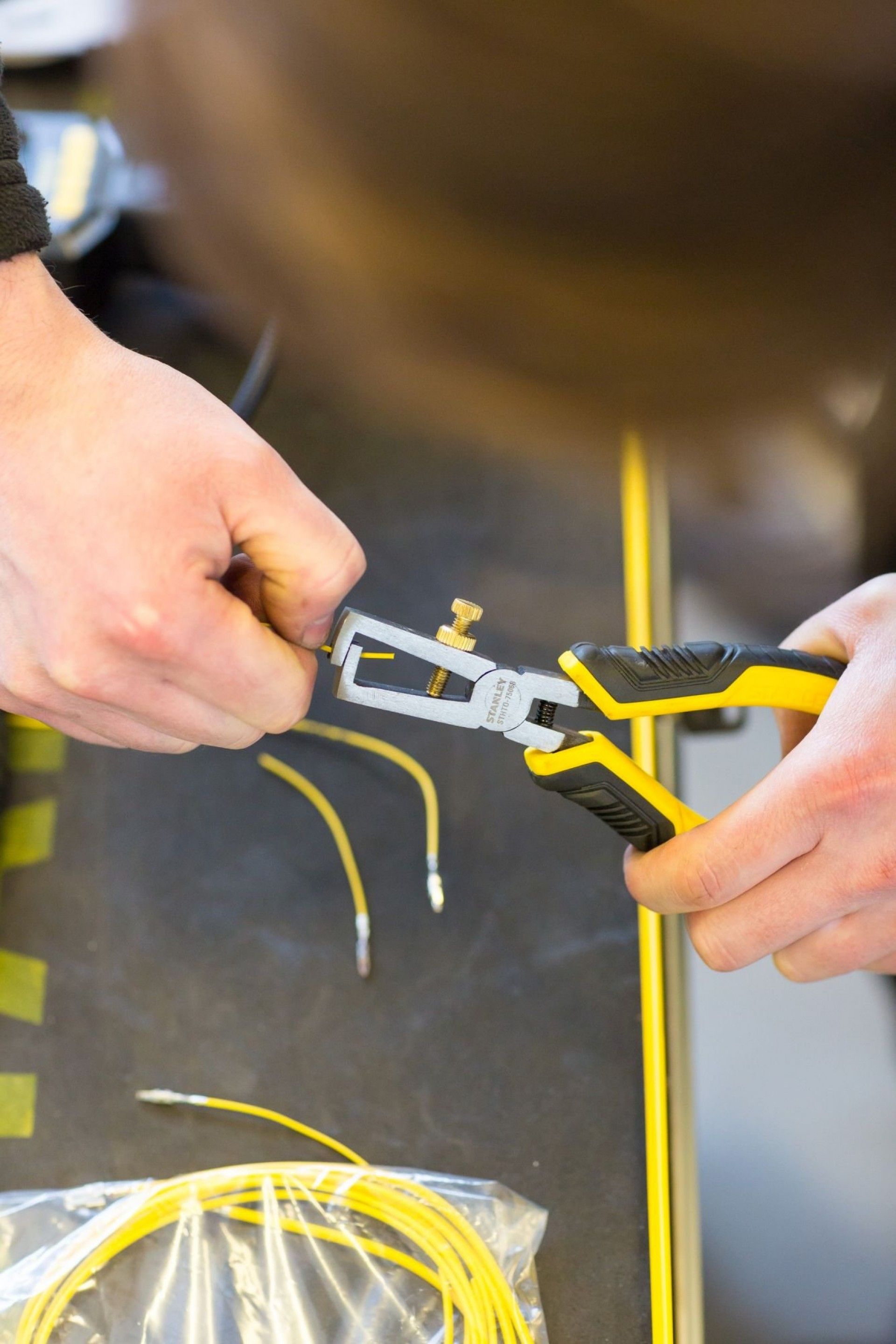 Alicate Controle Grip descascador de fios 150mm refª STHT0-75068 STANLEY