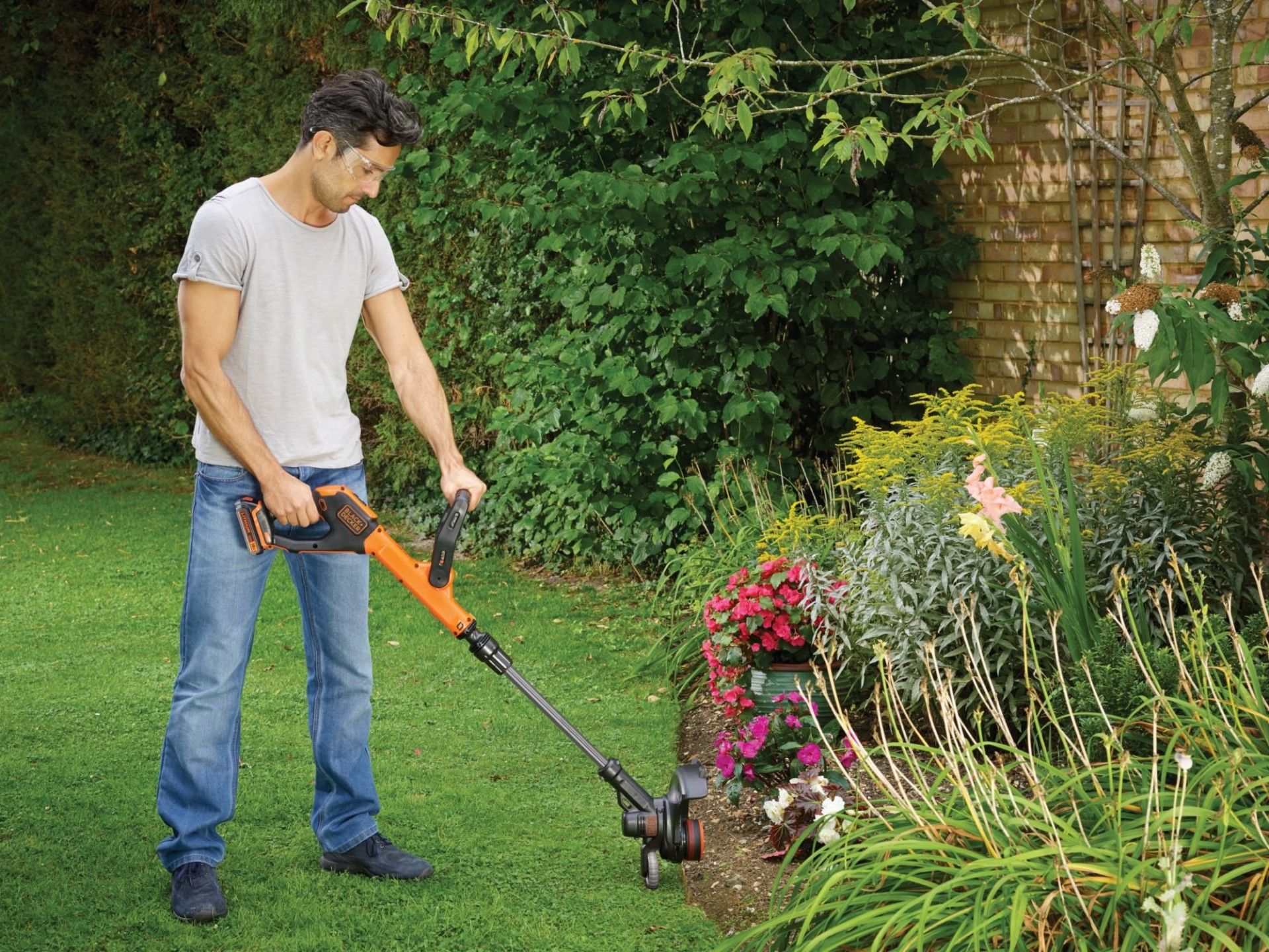 Aparador AFS 18V 28cm refª STC1820PC BLACK DECKER