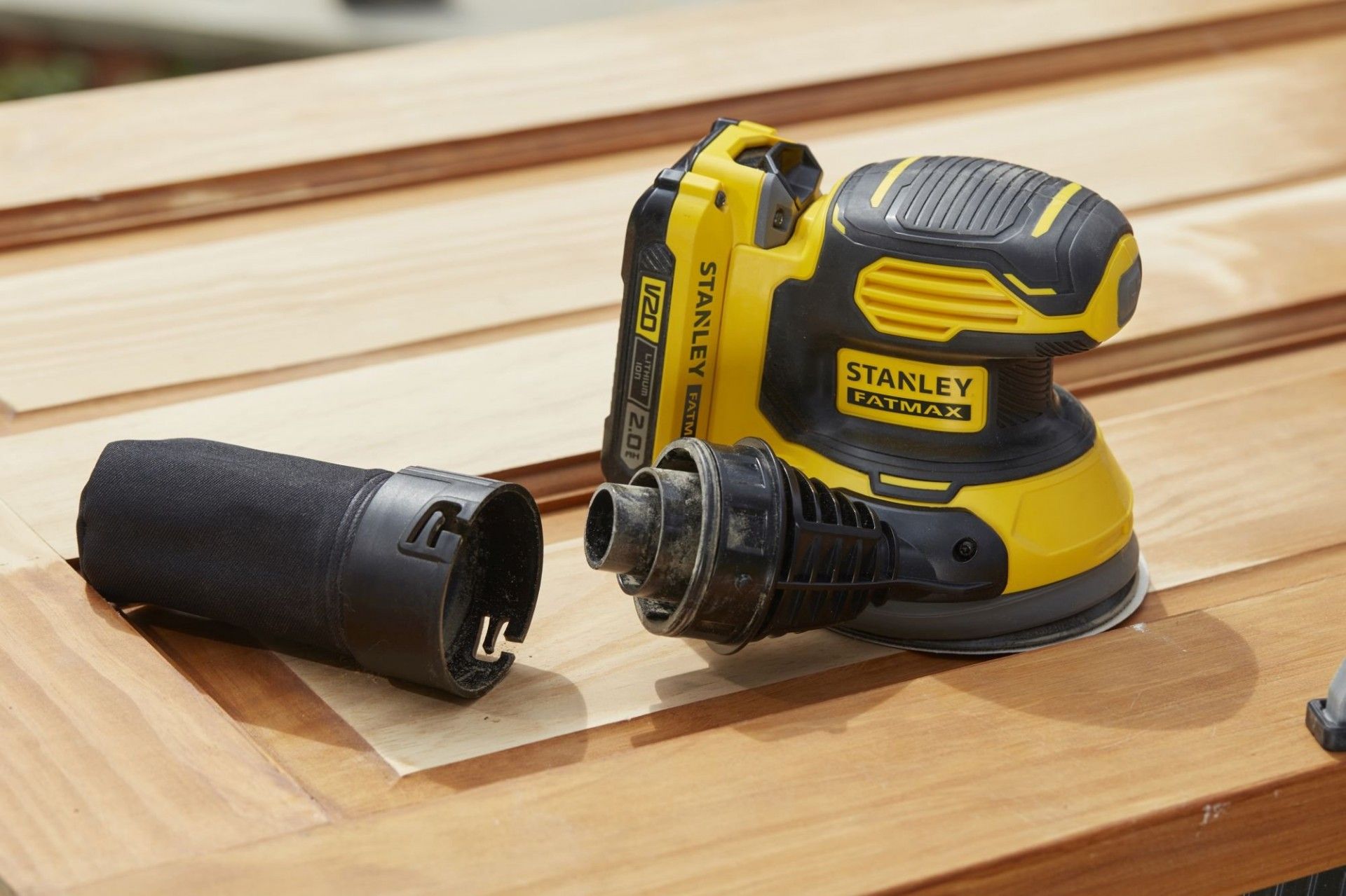 Lixadora Rotorbital V20 18V com 1 bateria de Li-Ion 2Ah refª SFMCW220D1S-QW STANLEY