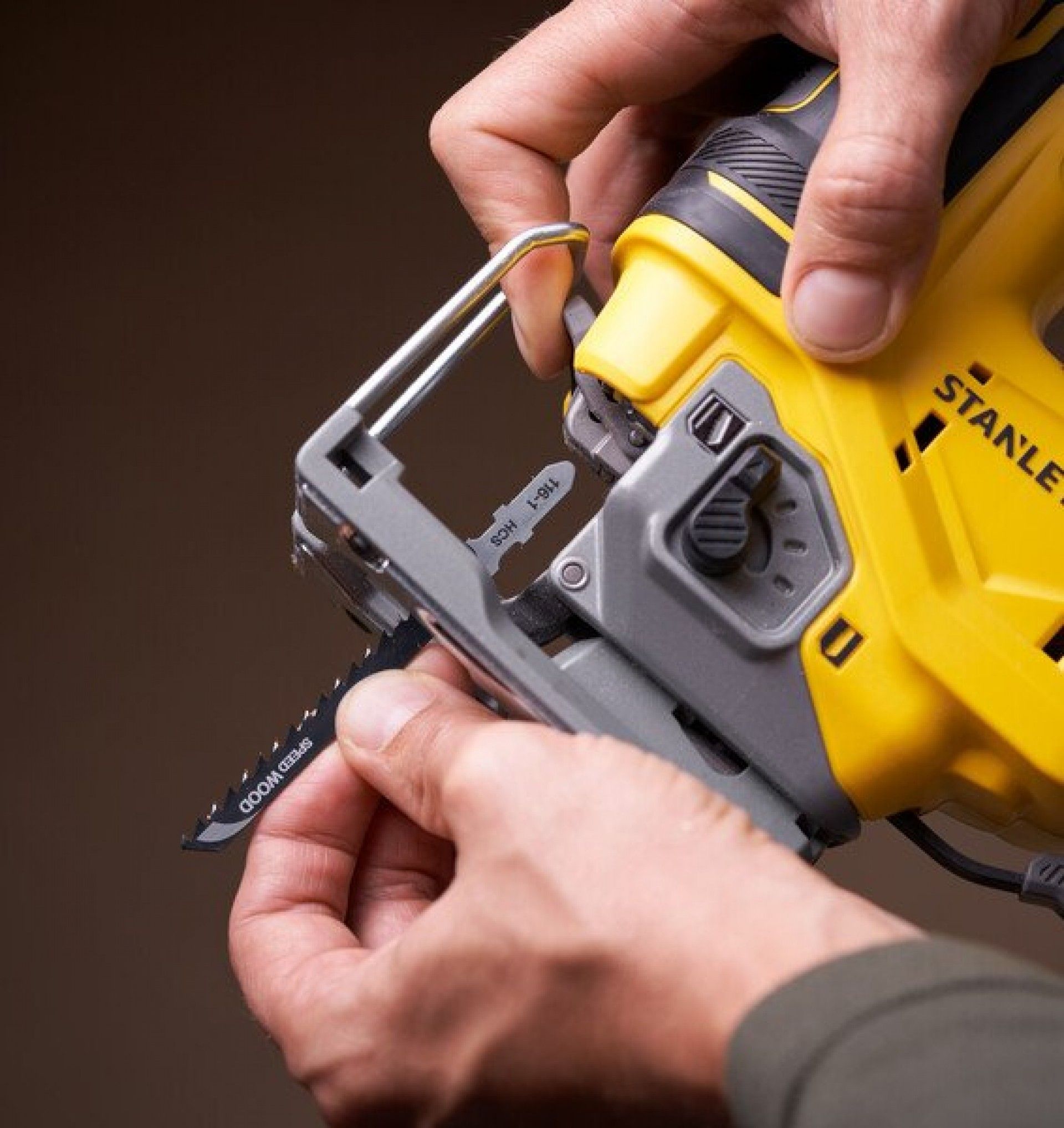 Serra vertical (Tico-Tico) V20 brushless refª SFMCS650B-XJ STANLEY