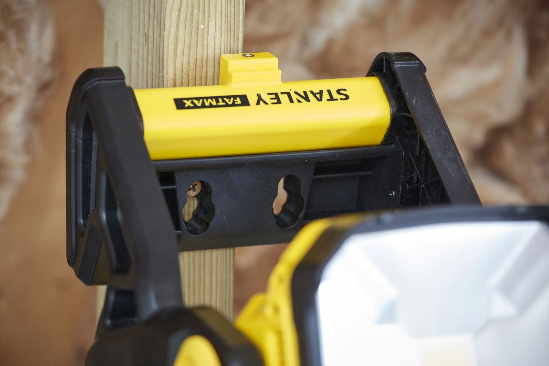 Lanterna LED V20 18V sem bateria/carregador refª SFMCL030B-XJ STANLEY