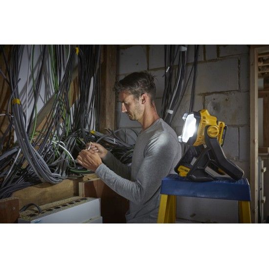 Lanterna LED V20 18V sem bateria/carregador ref SFMCL030B-XJ STANLEY