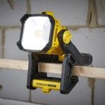 Lanterna LED V20 18V sem bateria/carregador ref SFMCL030B-XJ STANLEY