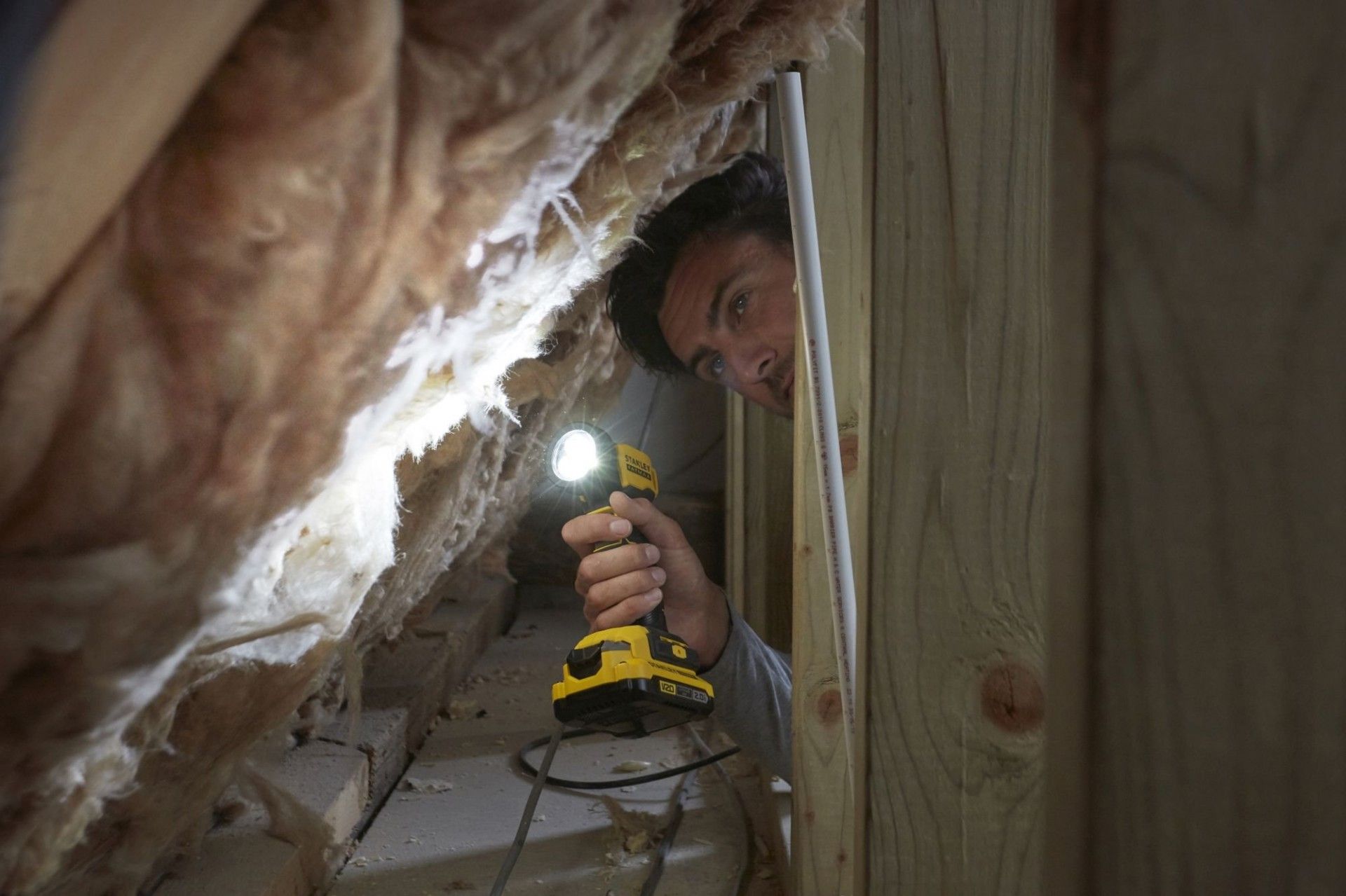 Lanterna LED V20 18V sem bateria/carregador refª SFMCL020B-XJ STANLEY