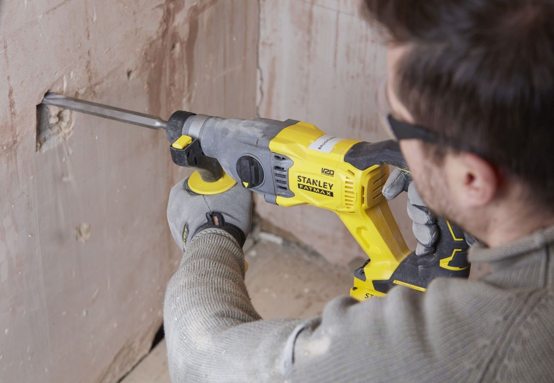 MARTELO SFMCH900M22-QW 2x4.0AH STANLEY