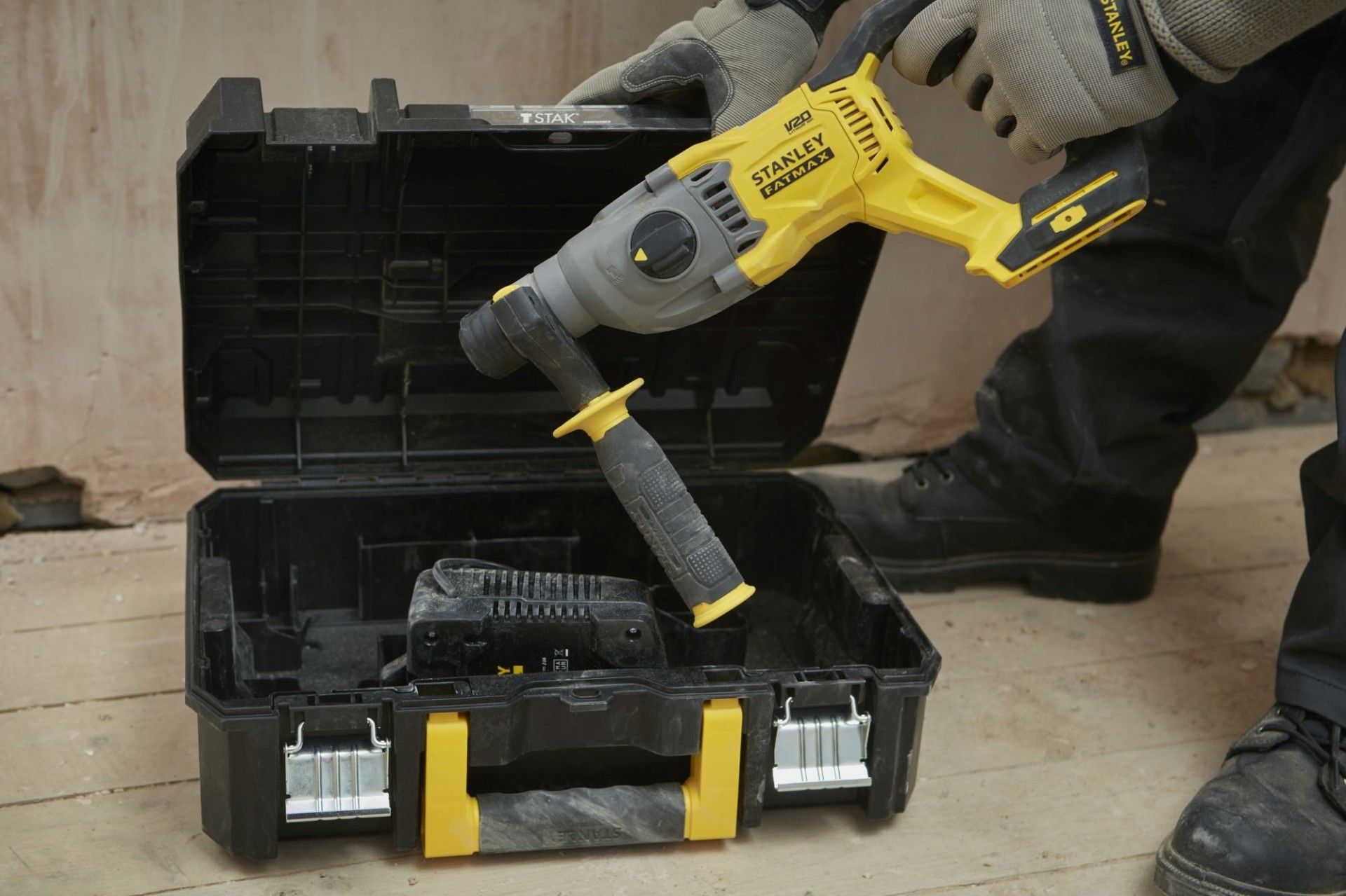 MARTELO SFMCH900M22-QW 2x4.0AH STANLEY